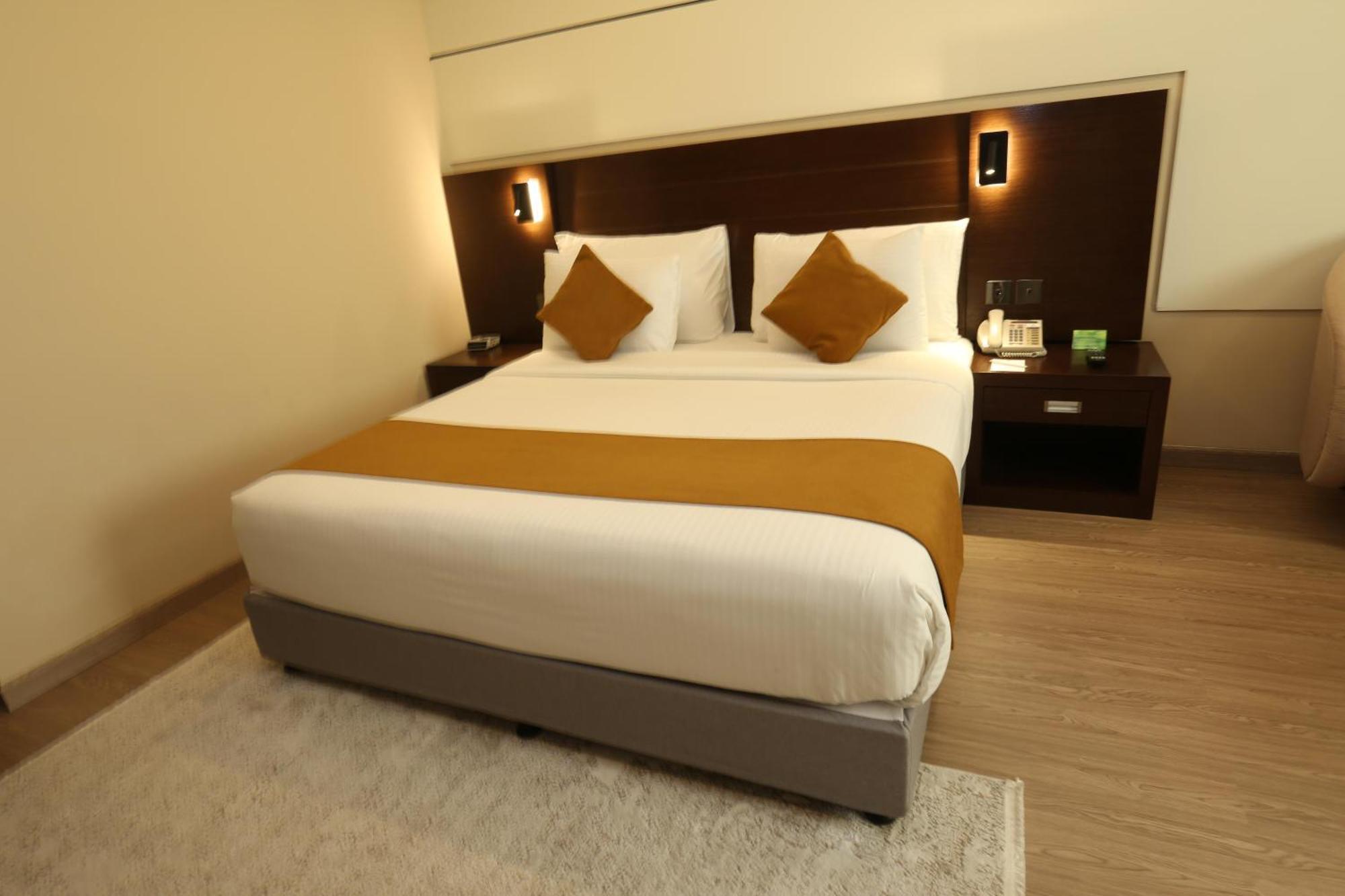 Superior King Room City View