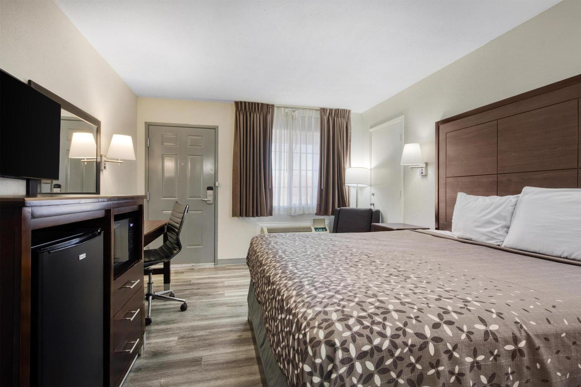 King Room with Bath Tub - Disability Access/Non-Smoking