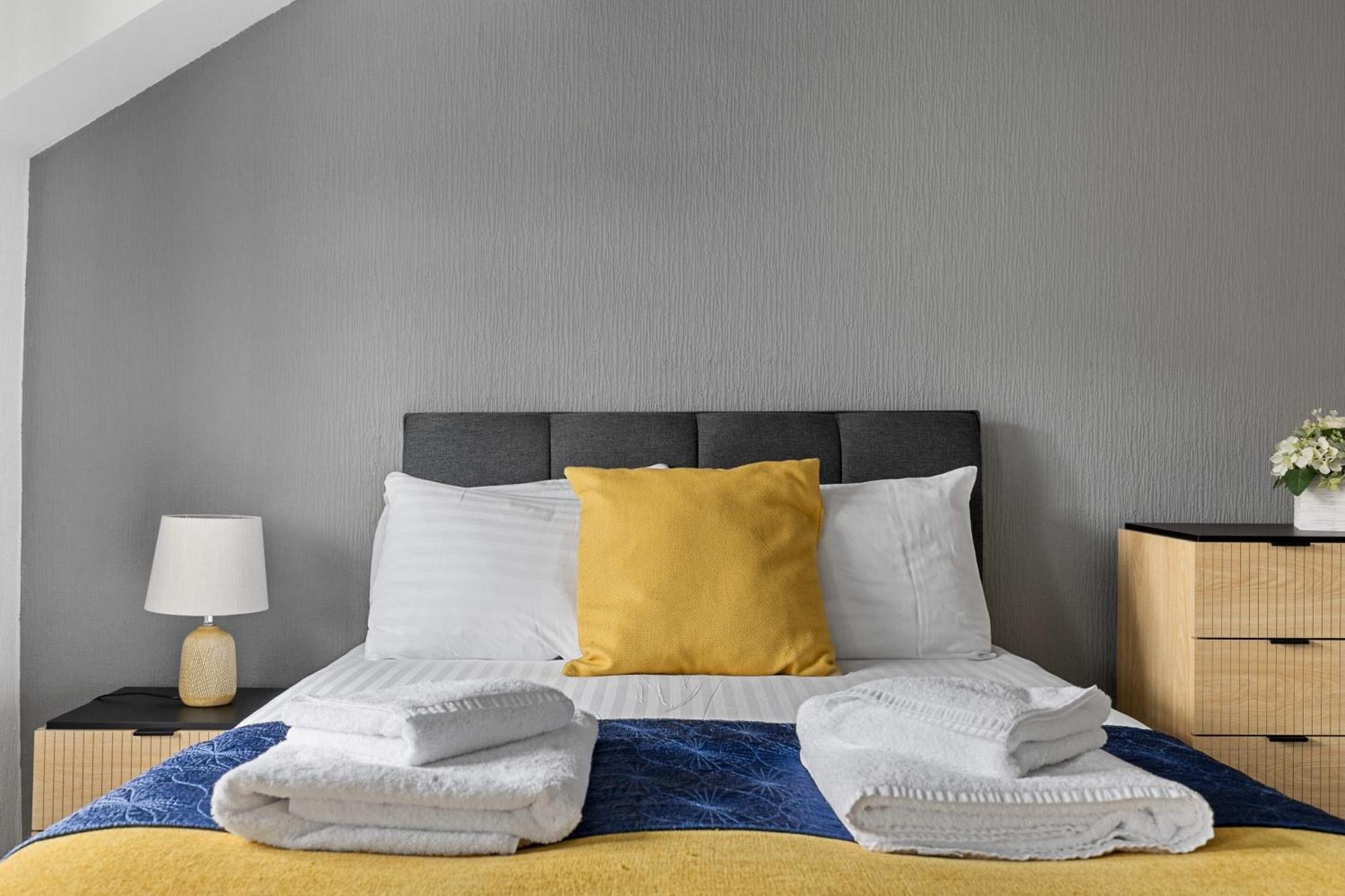 Two-Bedroom Apartment City View