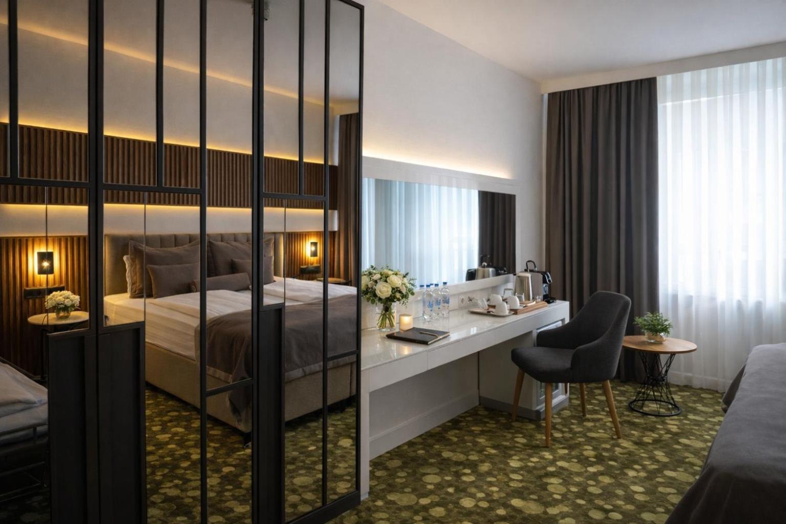 Deluxe Room (2 Adults + 1 Child),1742811807:JPEG