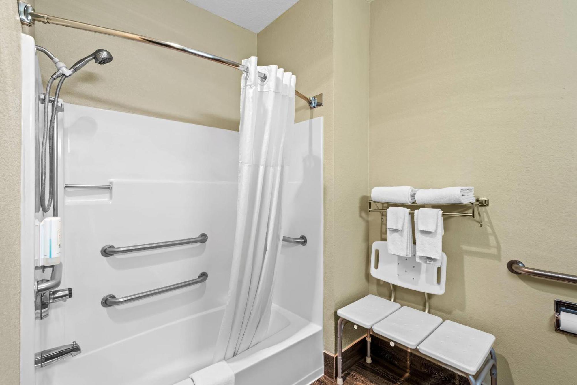 Queen Room - Accessible/Nonsmoking