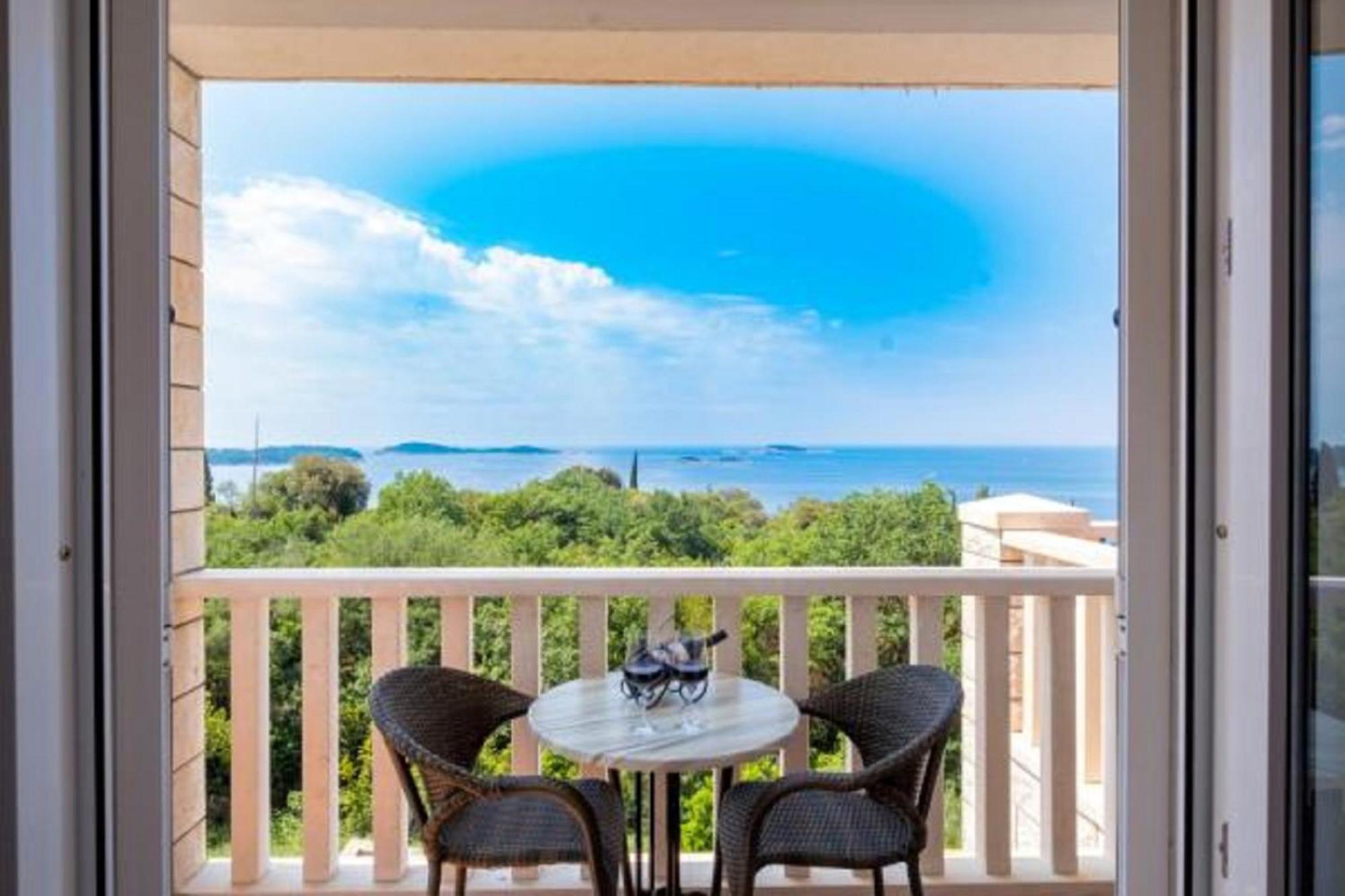 Superior One Bedroom Apartment with Terrace and Sea View