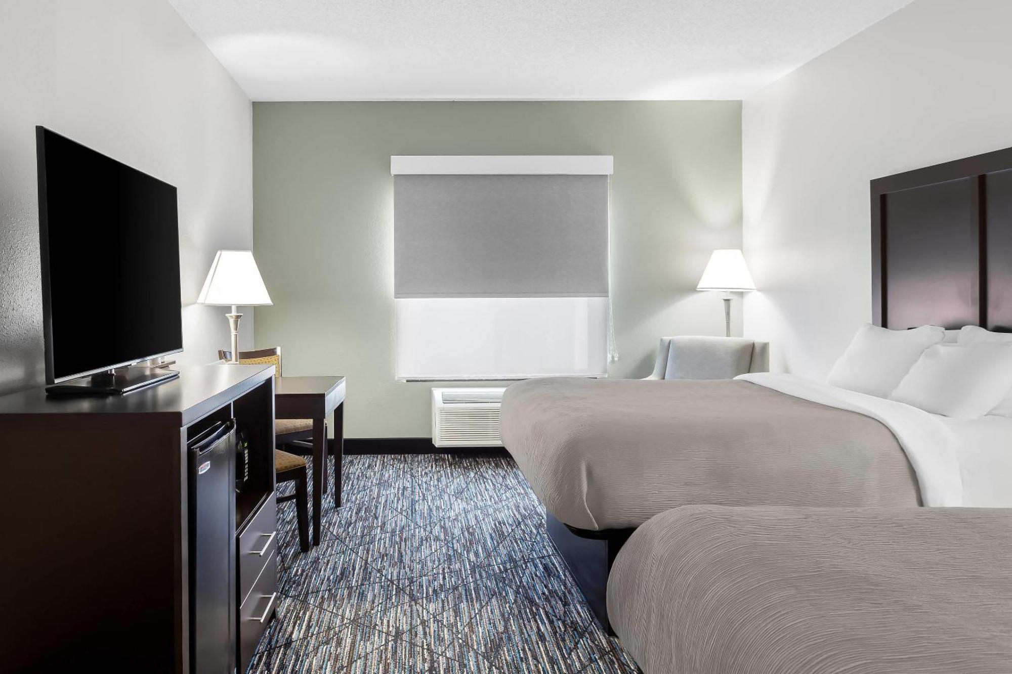 Queen Room Two Queen Beds Non-Smoking