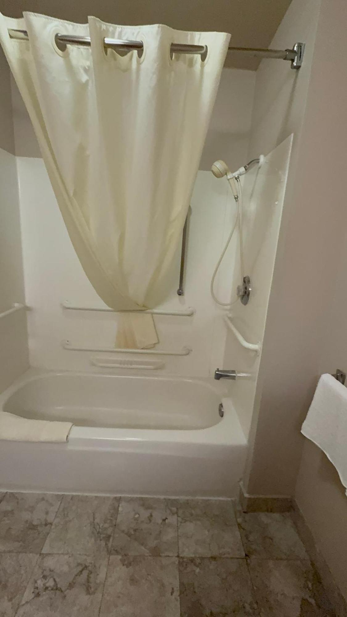 Queen Room - Disability Access