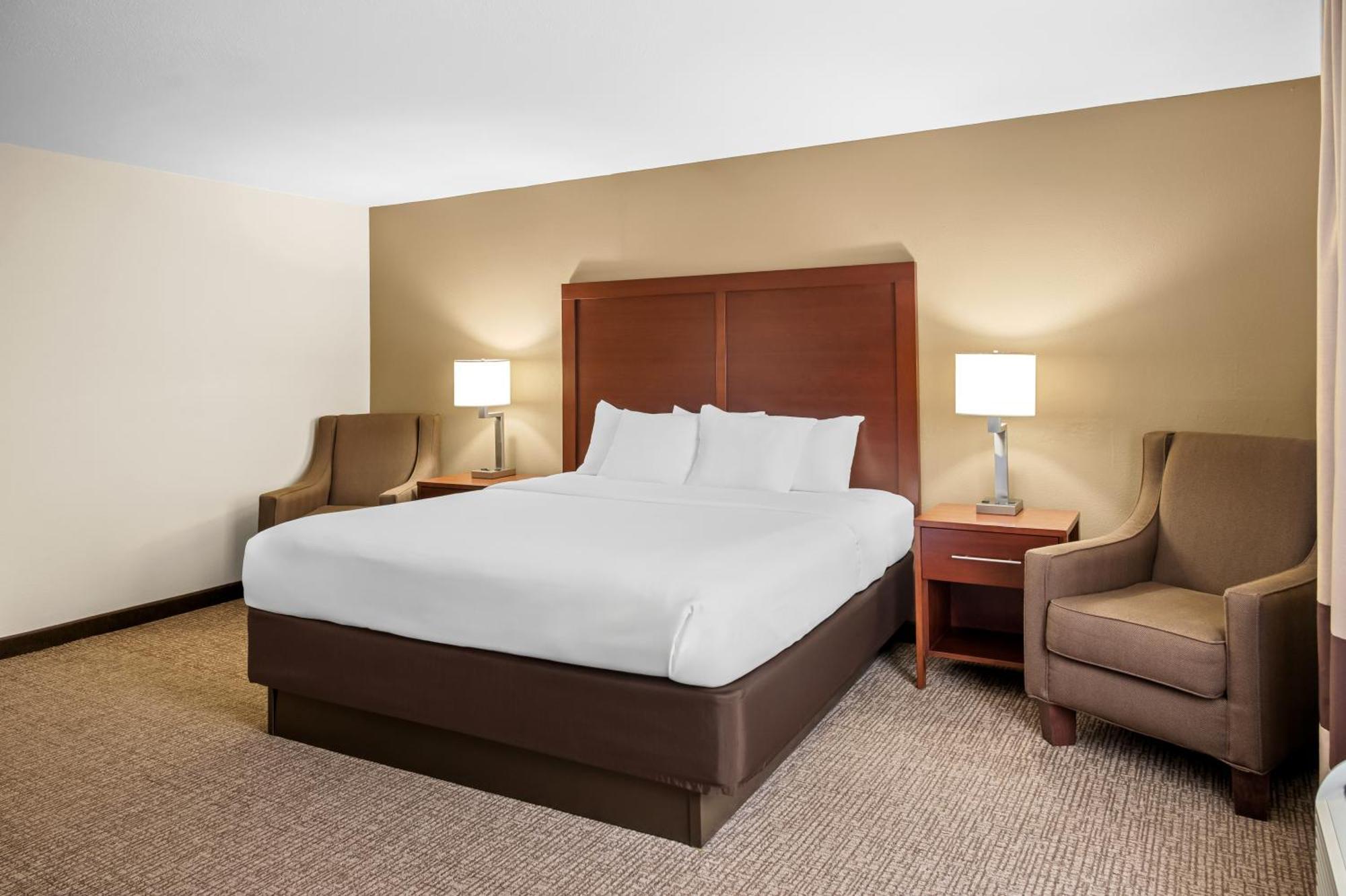 King Suite with Living Room - Non-Smoking