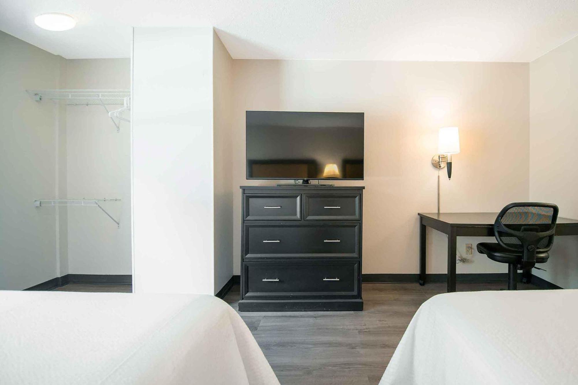 One Bedroom Suite 2 Double Beds Non-Smoking