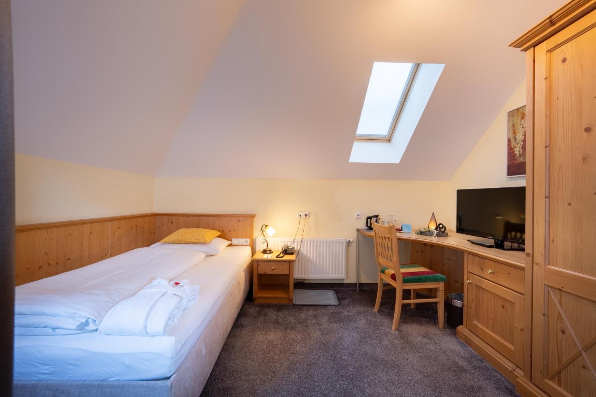 Deluxe Single Room