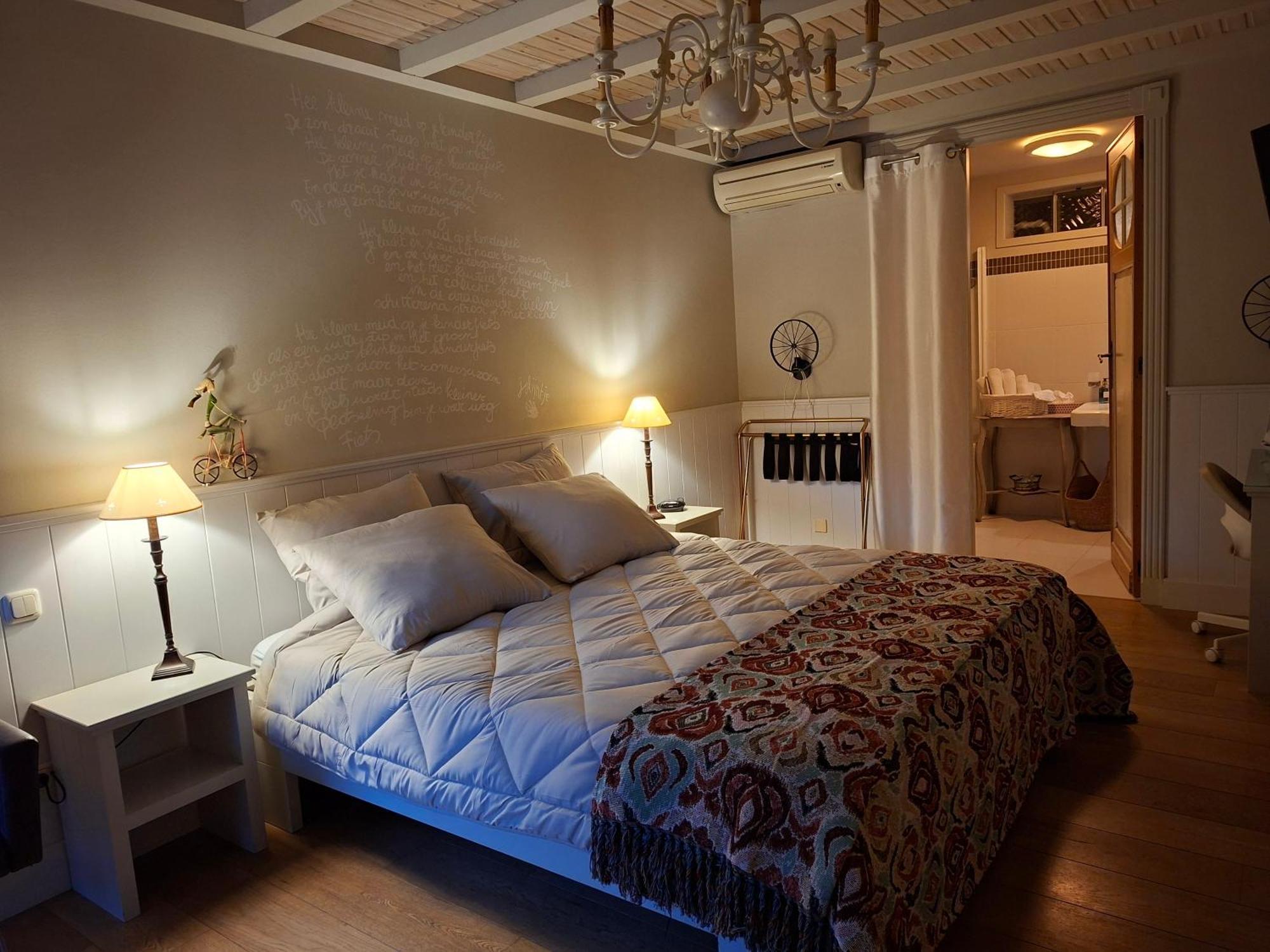 Double Room Private Bathroom