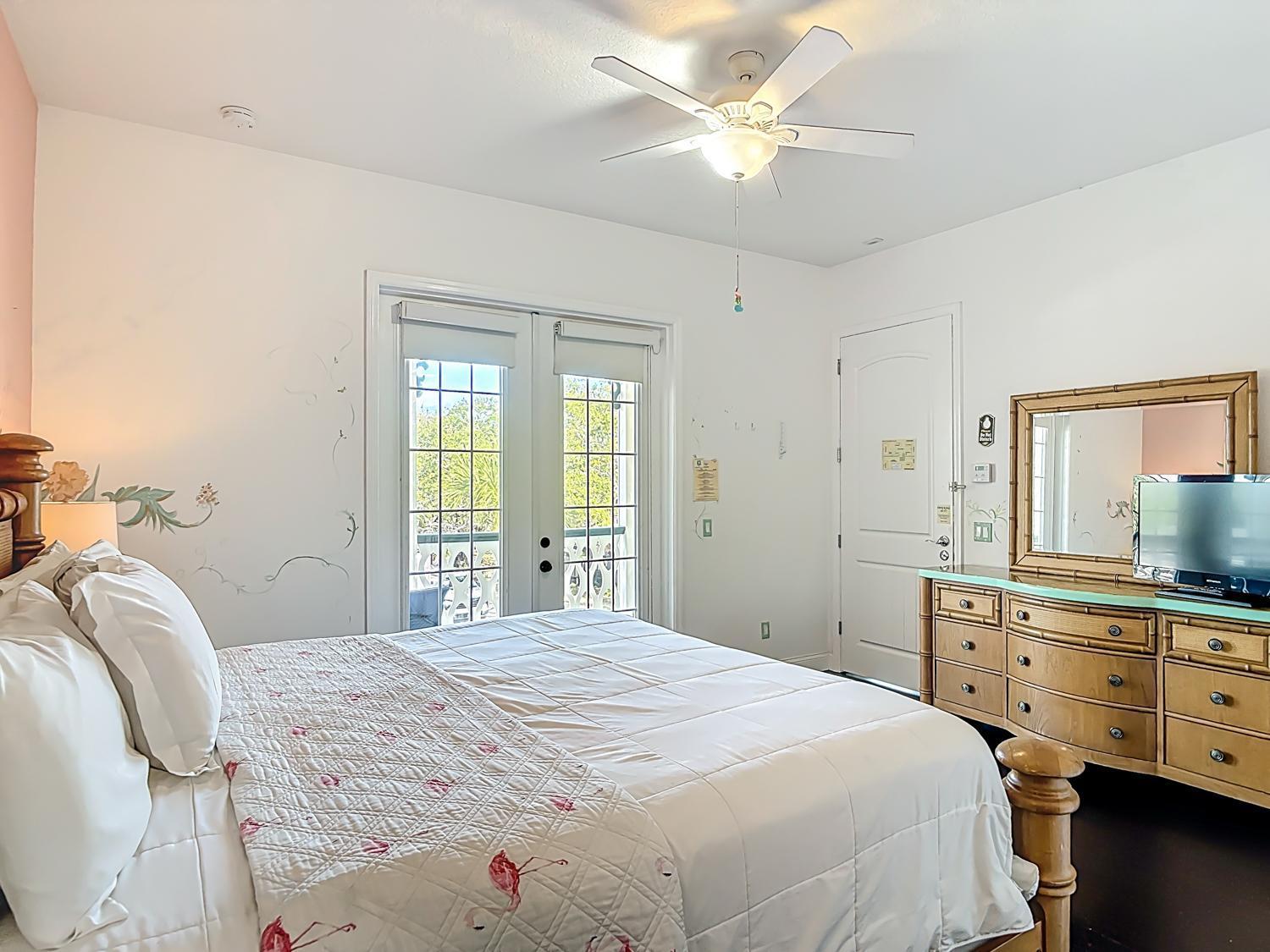 Flamingo King Room with Balcony