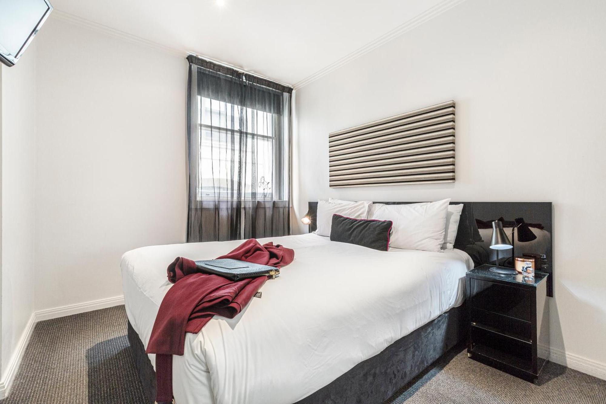 Superior One Bedroom Apartment