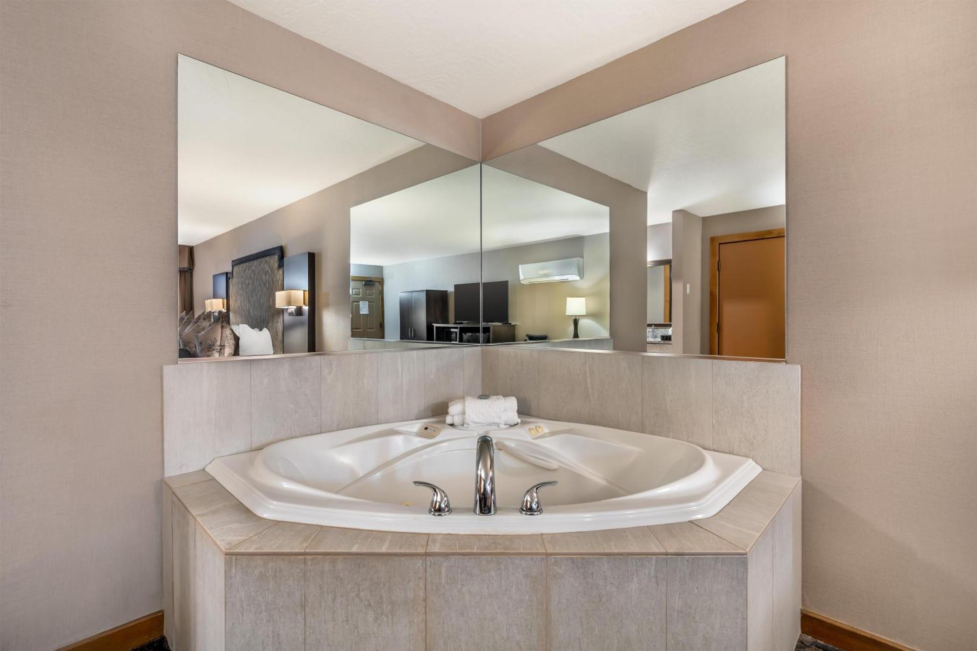 Suite con bañera de hidromasaje - 1 cama extragrande - No fumadores
