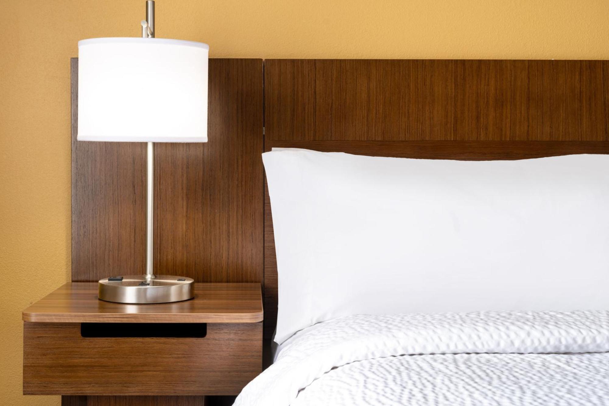 Standard King Room with Shower - Communications/Mobility Accessible