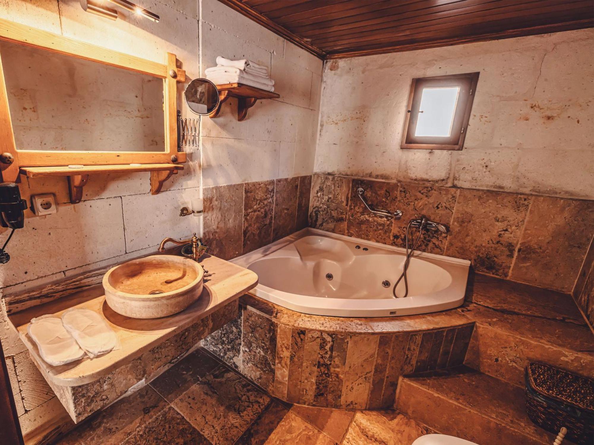 Deluxe Çift Kişilik Oda - Küvetli