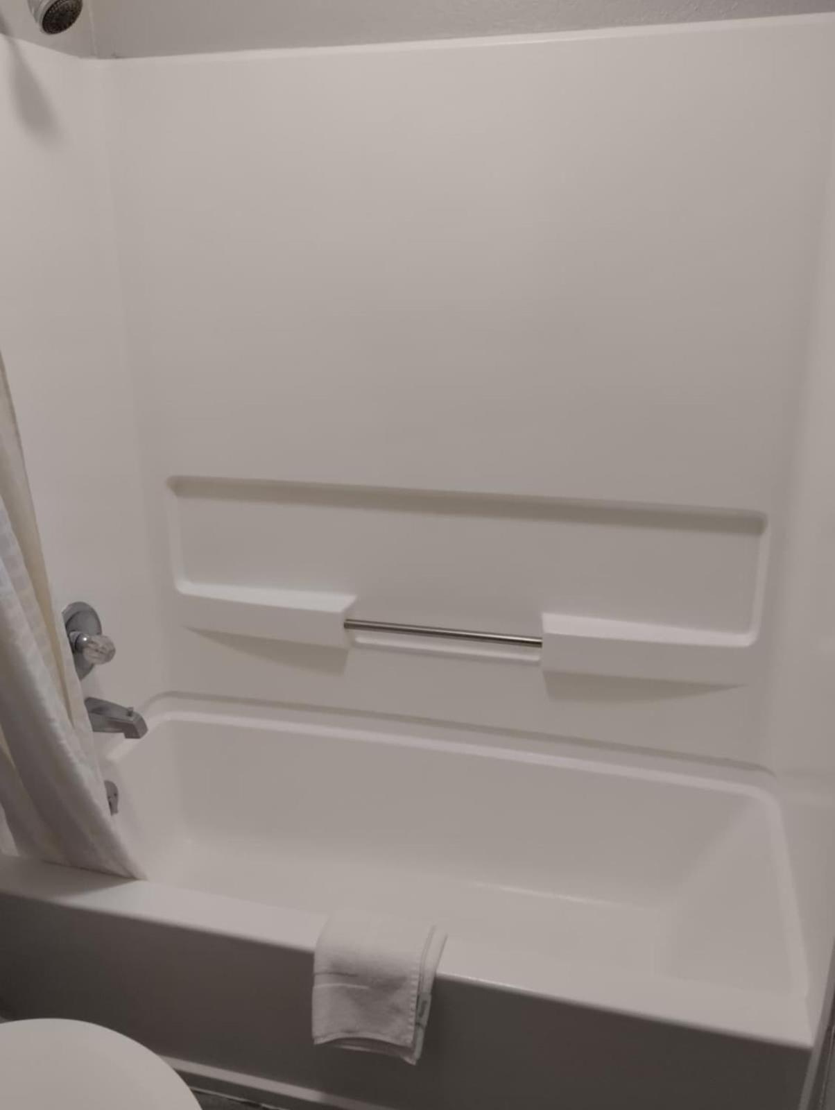 Queen Room - Mobility Access/Non-Smoking