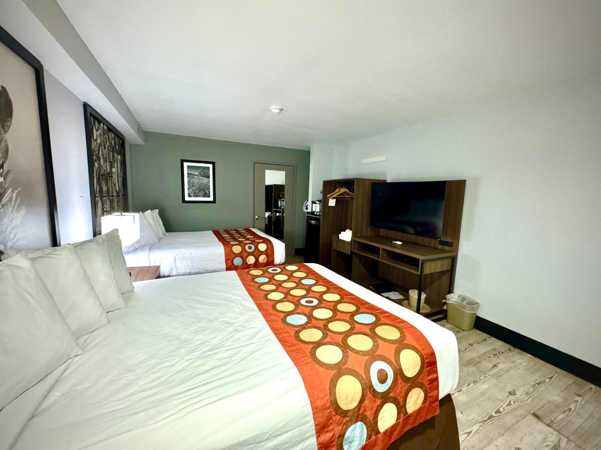 Queen Room Two Queen Beds Mobility Accessible Bathtub