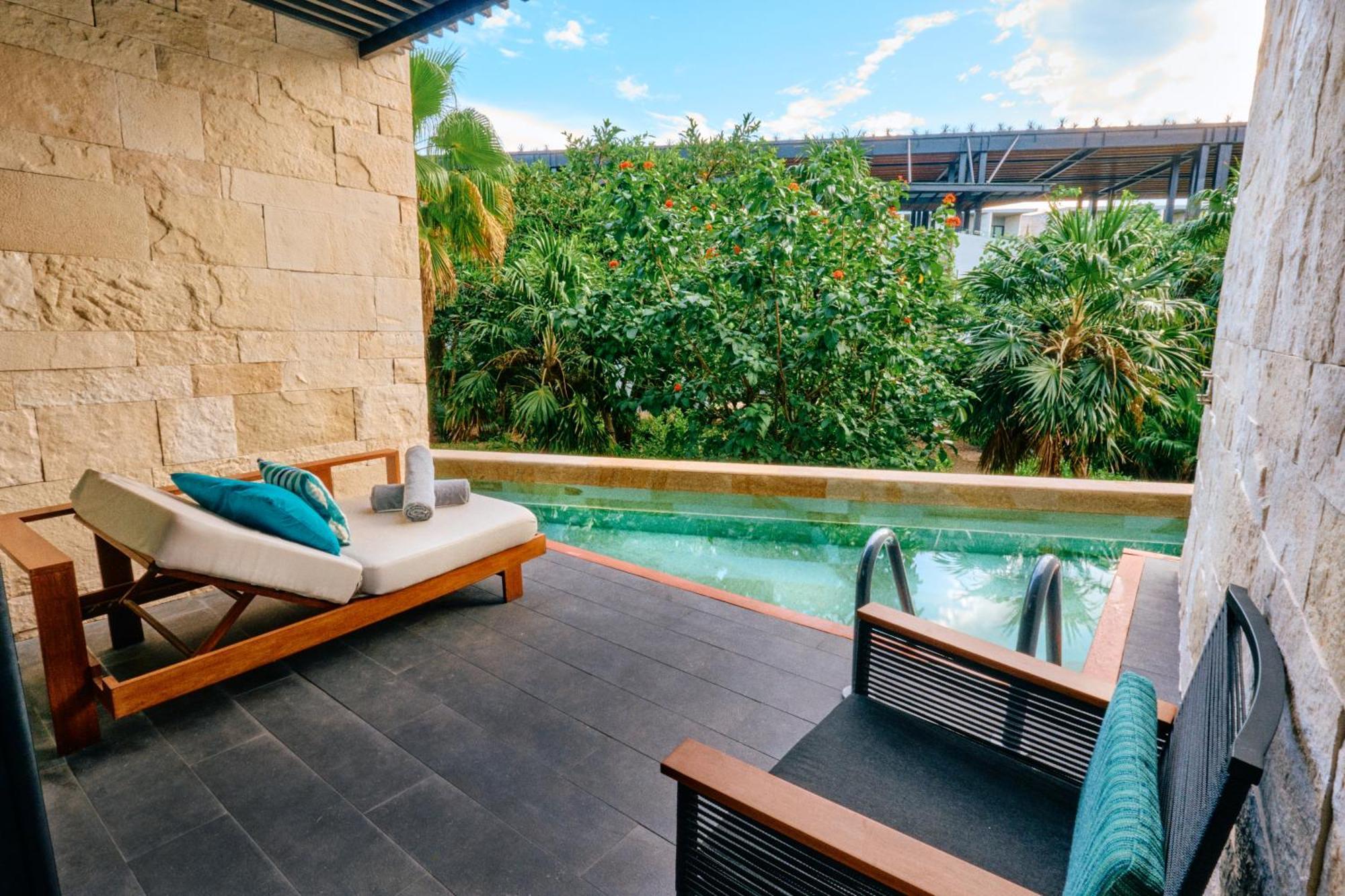 Premium Swim Up 1 King