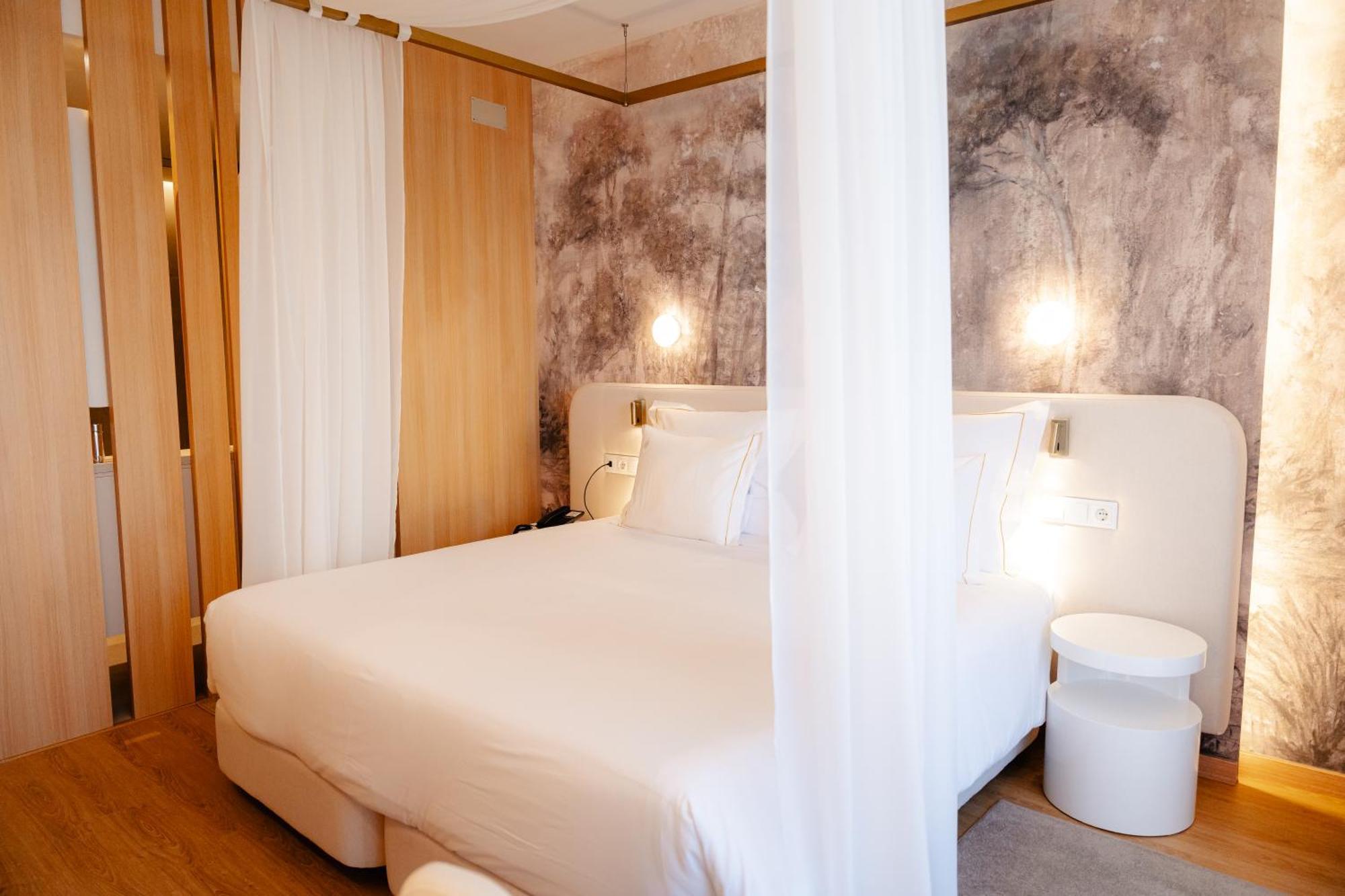 Superior Double or Twin Room with Terrace and Pool View