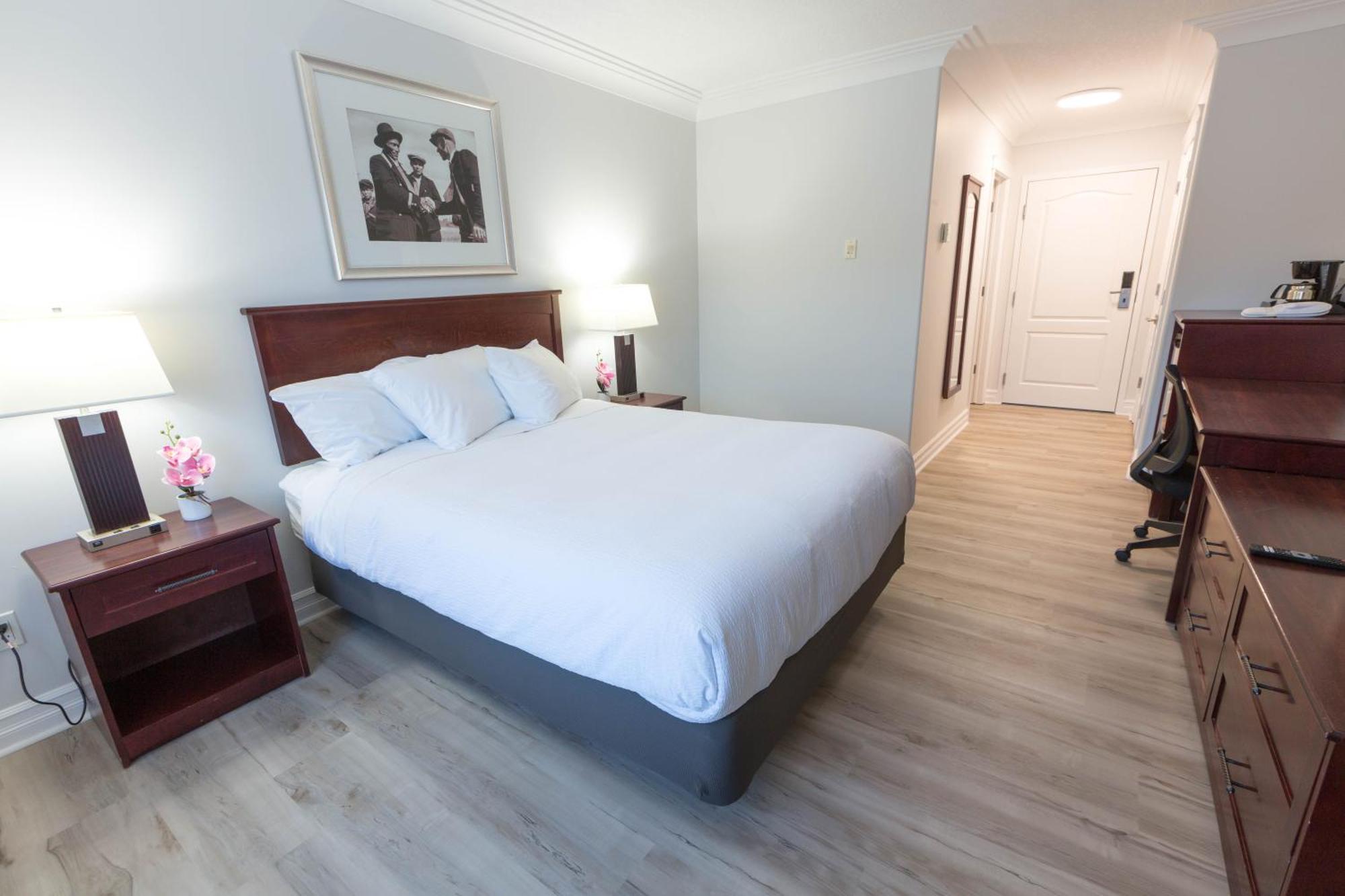 Standard Queen Room