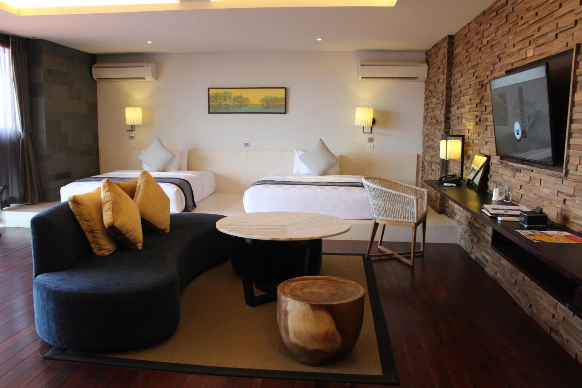 Premium Suite with Free Sauna & Ice Plunge Facilities