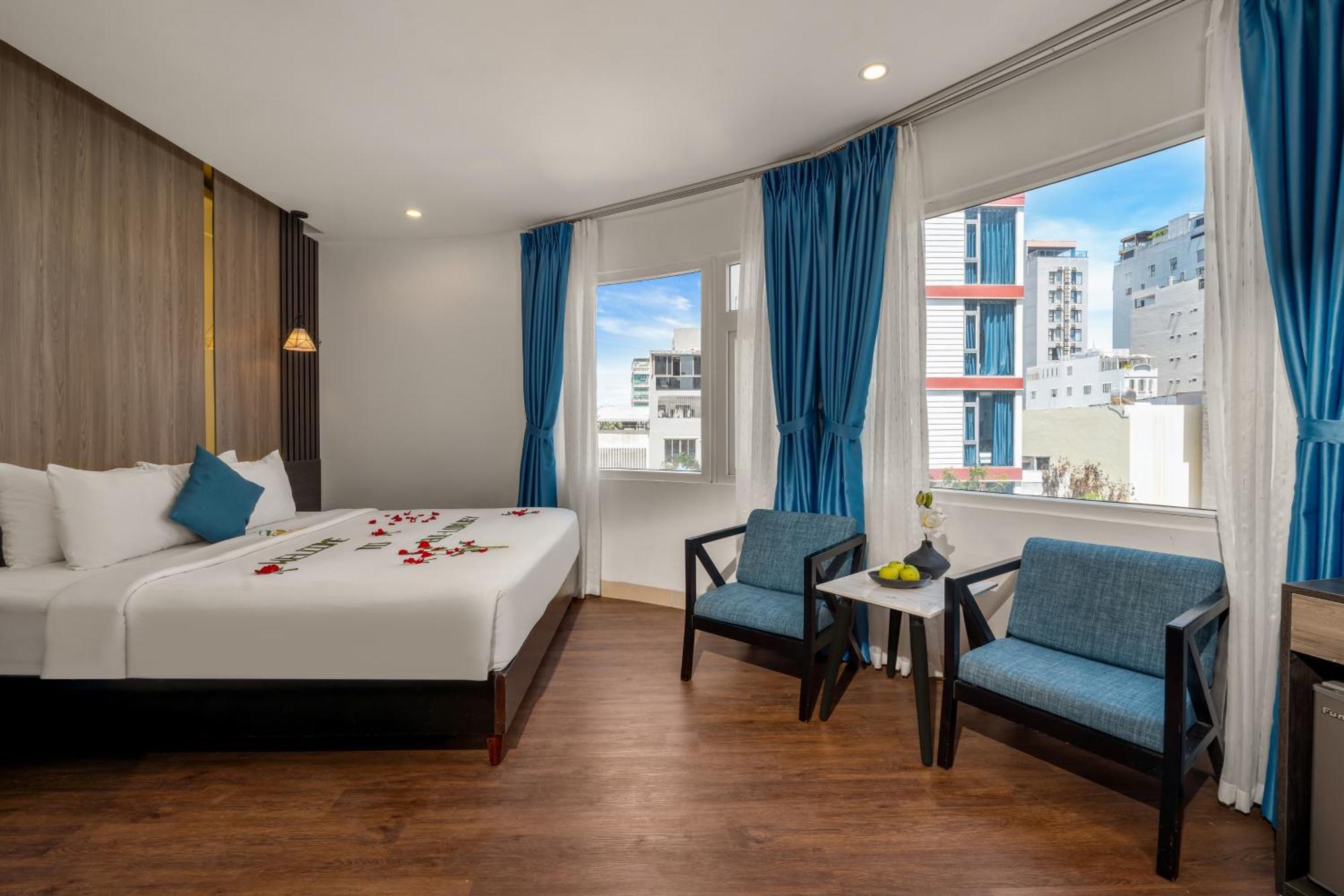 Deluxe Double Room City View with Bathtub