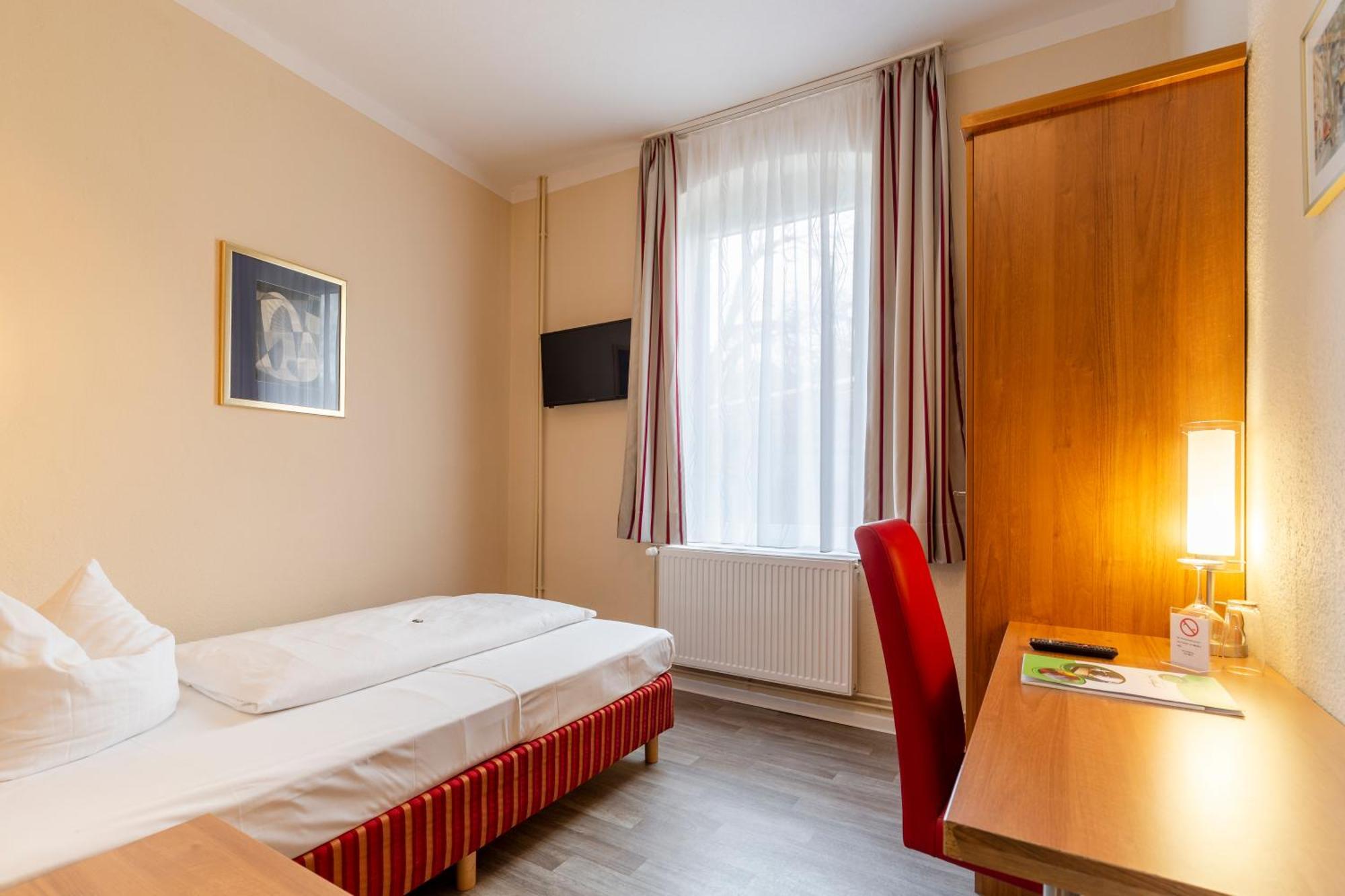Single Room,1742984530:JPEG