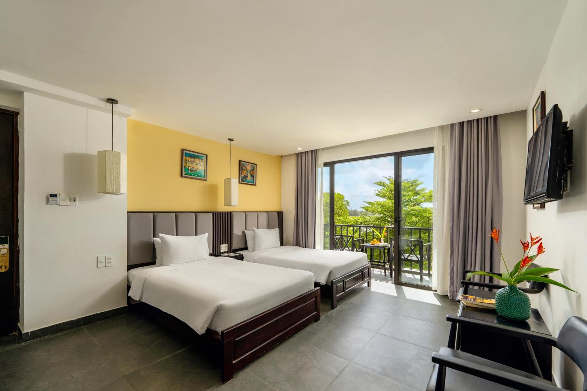 Deluxe Twin Balcony with Riverview