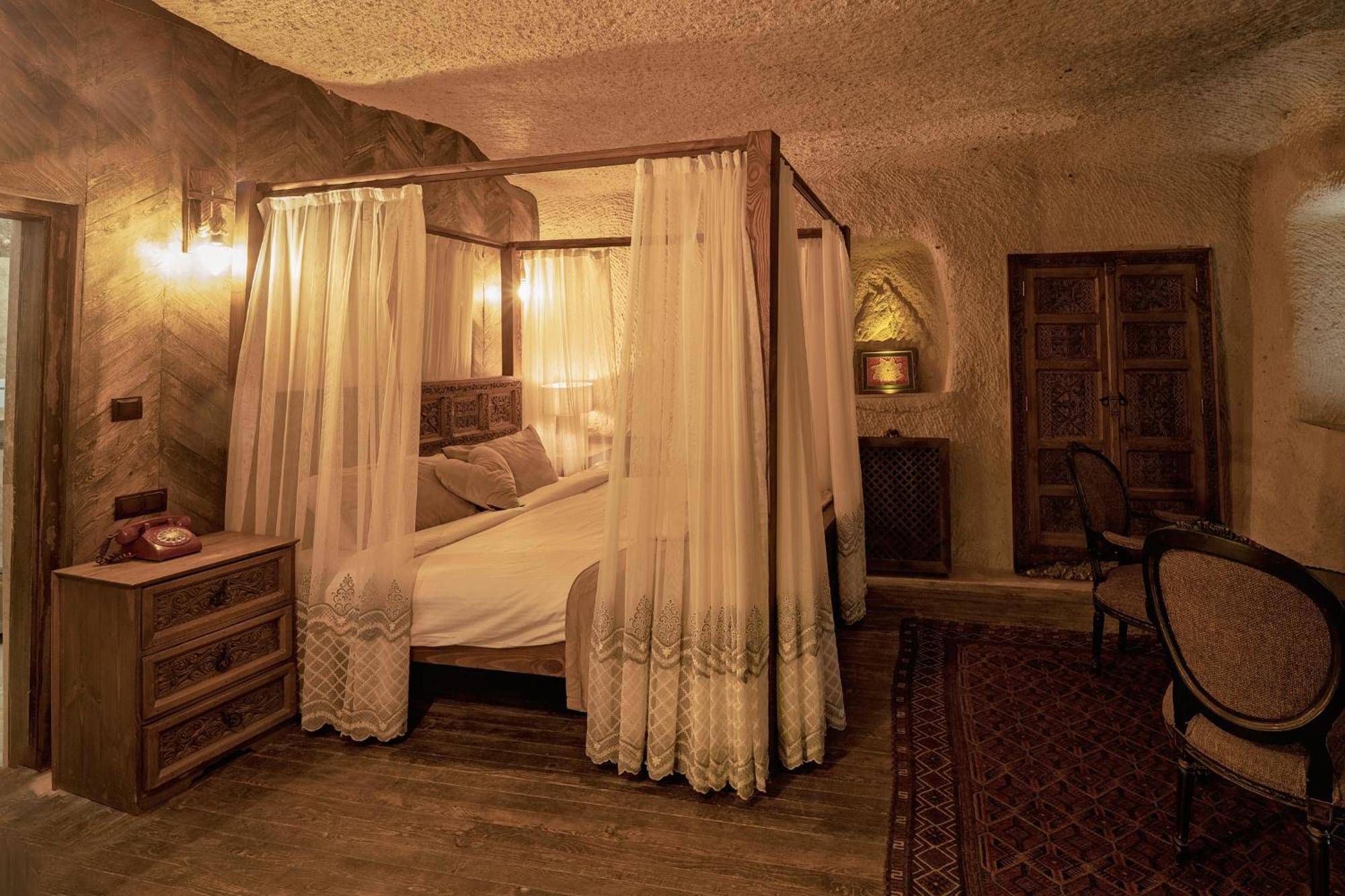 Cave Room with Jacuzzi