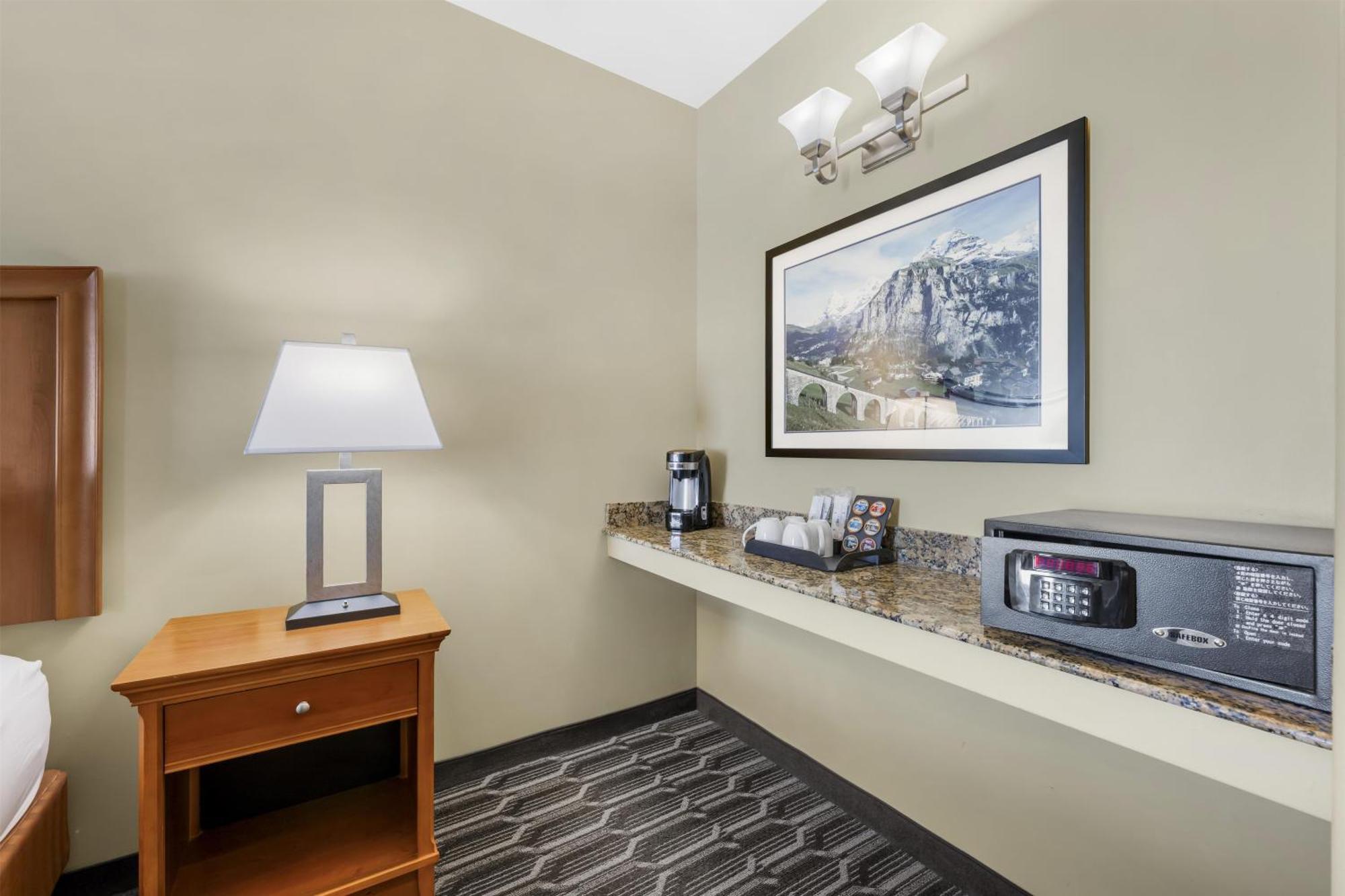 King Room with Balcony - Non-Smoking