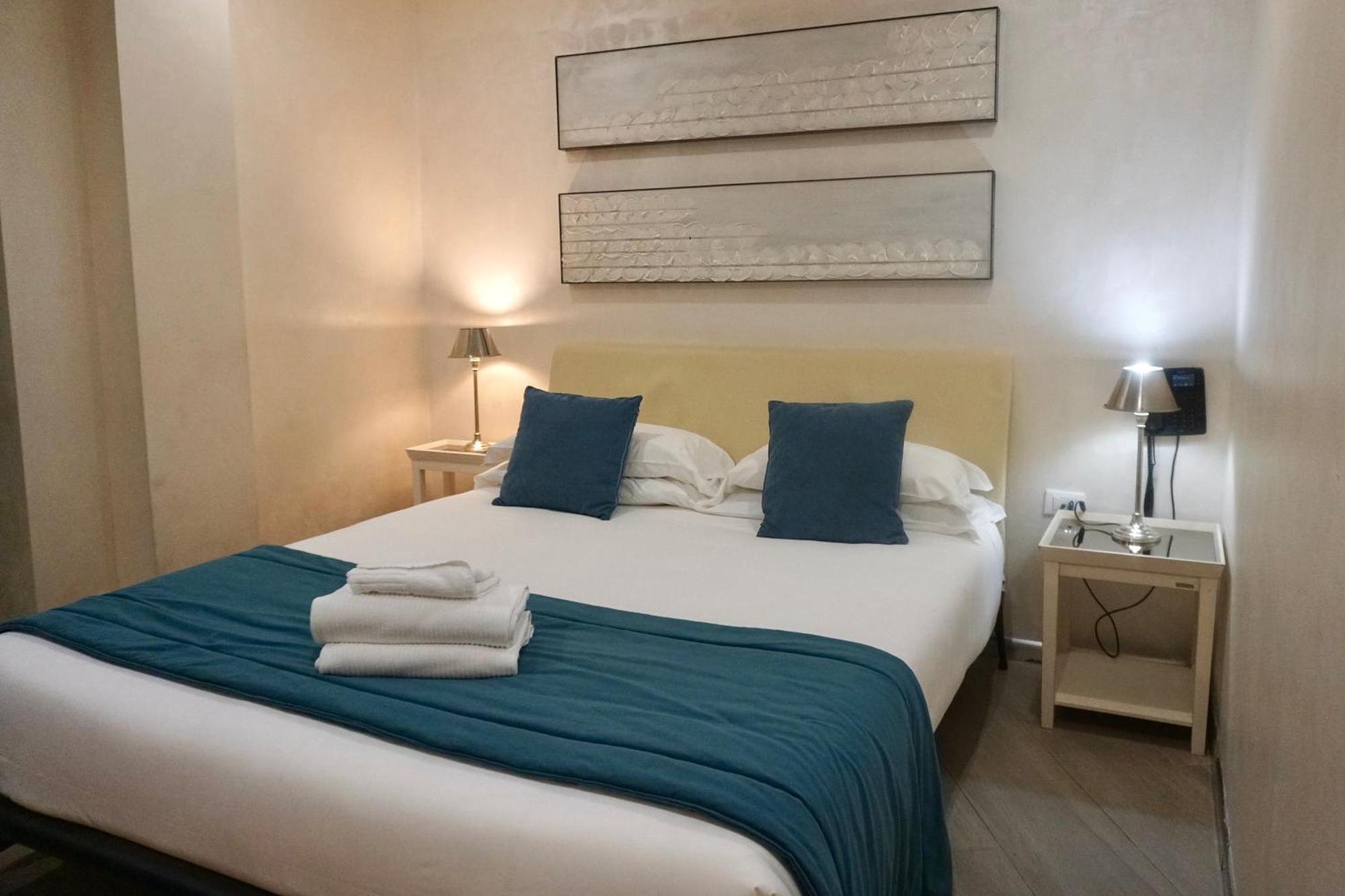 Double Room,1743008284:JPEG