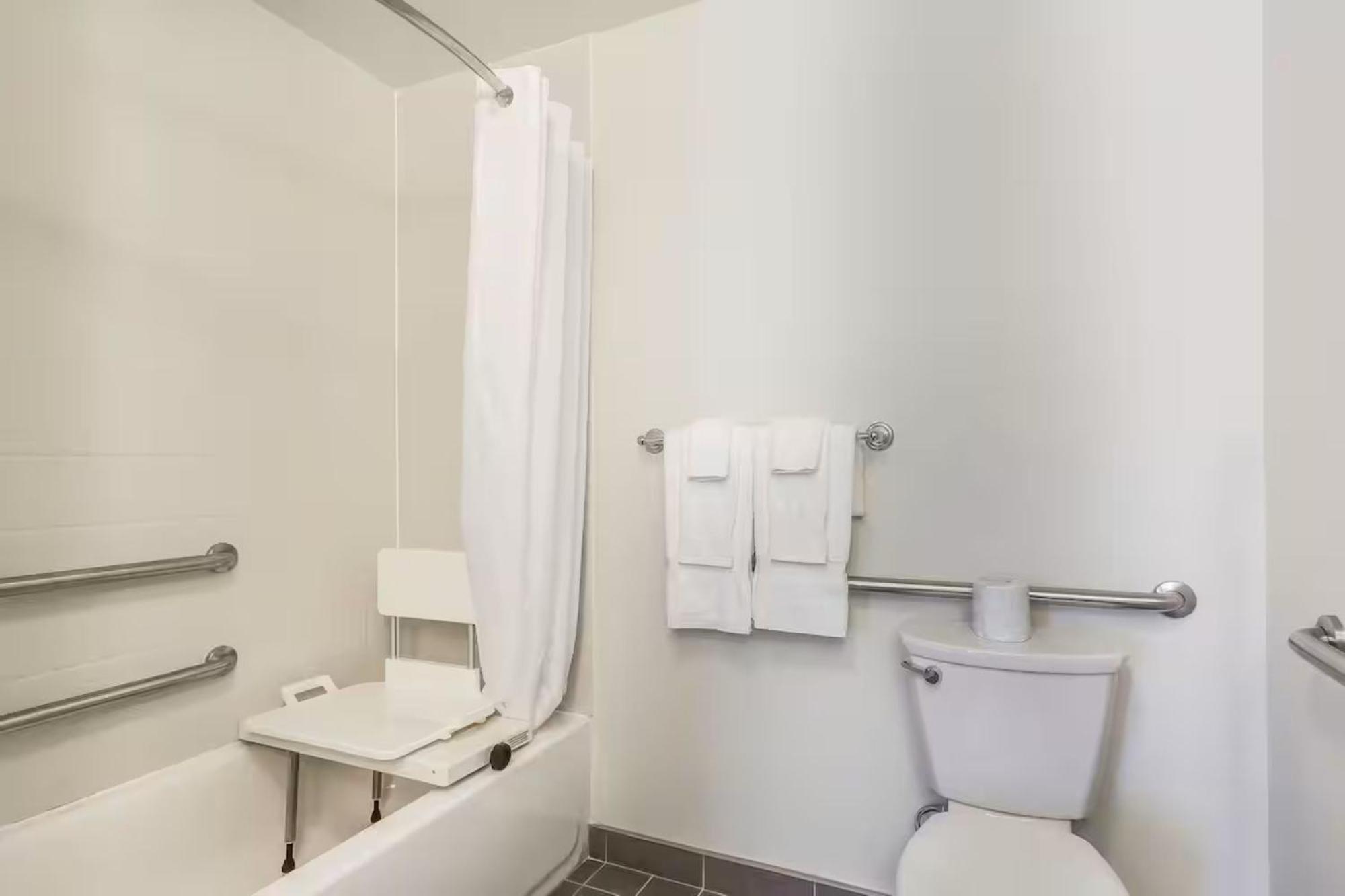 King Room - Accessible/Non-Smoking