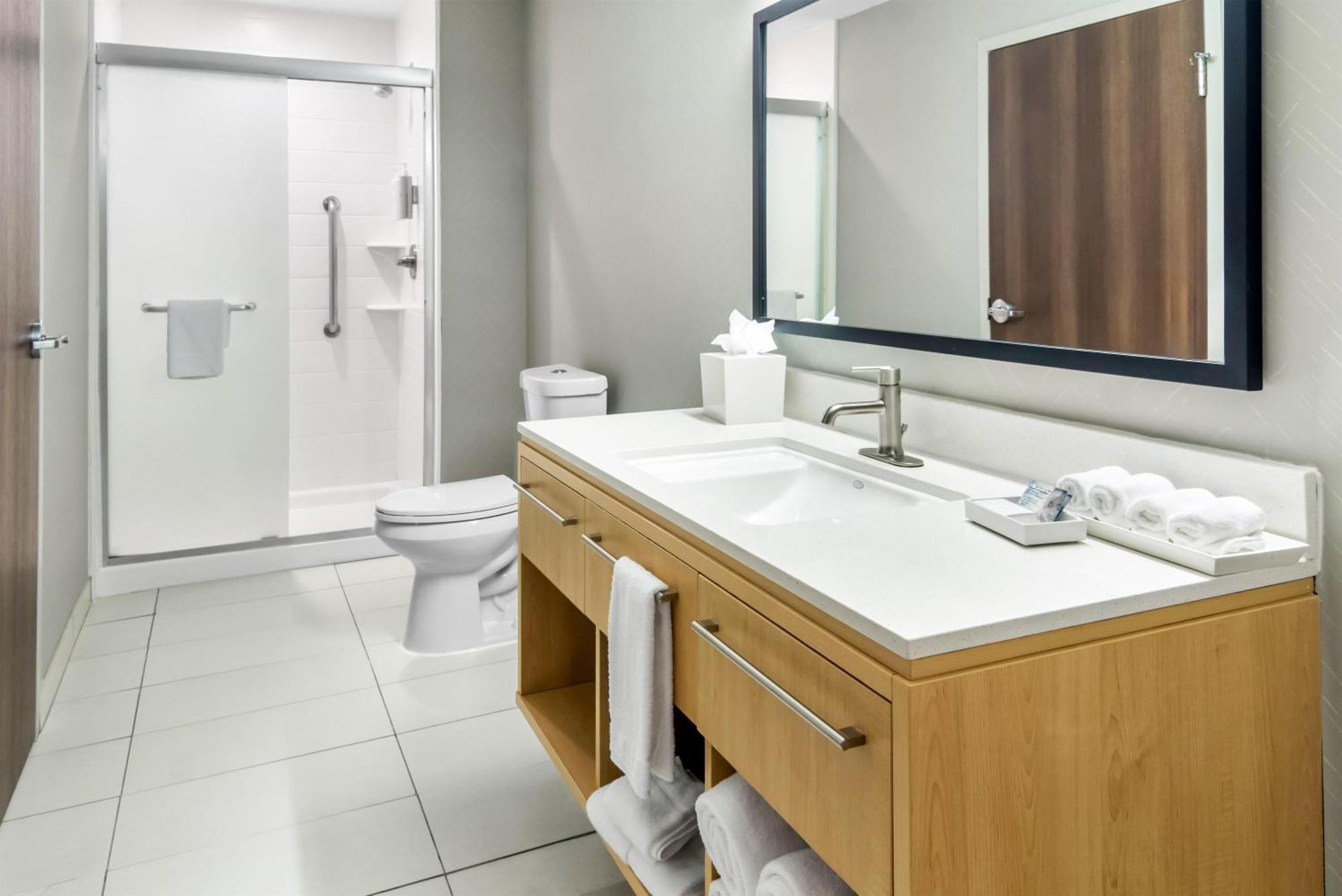 One-Bedroom King Suite - Non-Smoking