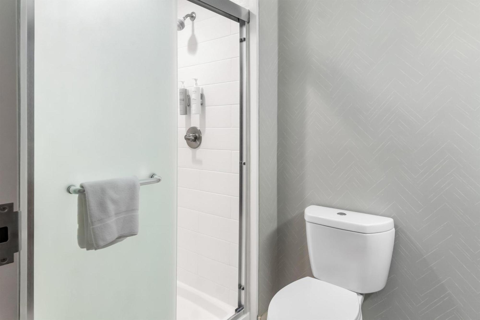 King Studio Suite - Hearing Access/Non-Smoking