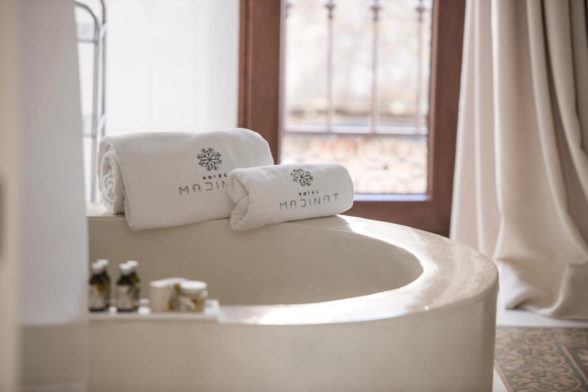 Deluxe Double Room Bath
