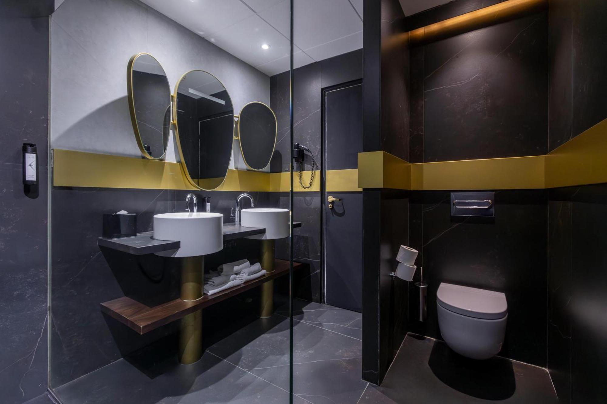 Double Room with View,1743038335:JPEG