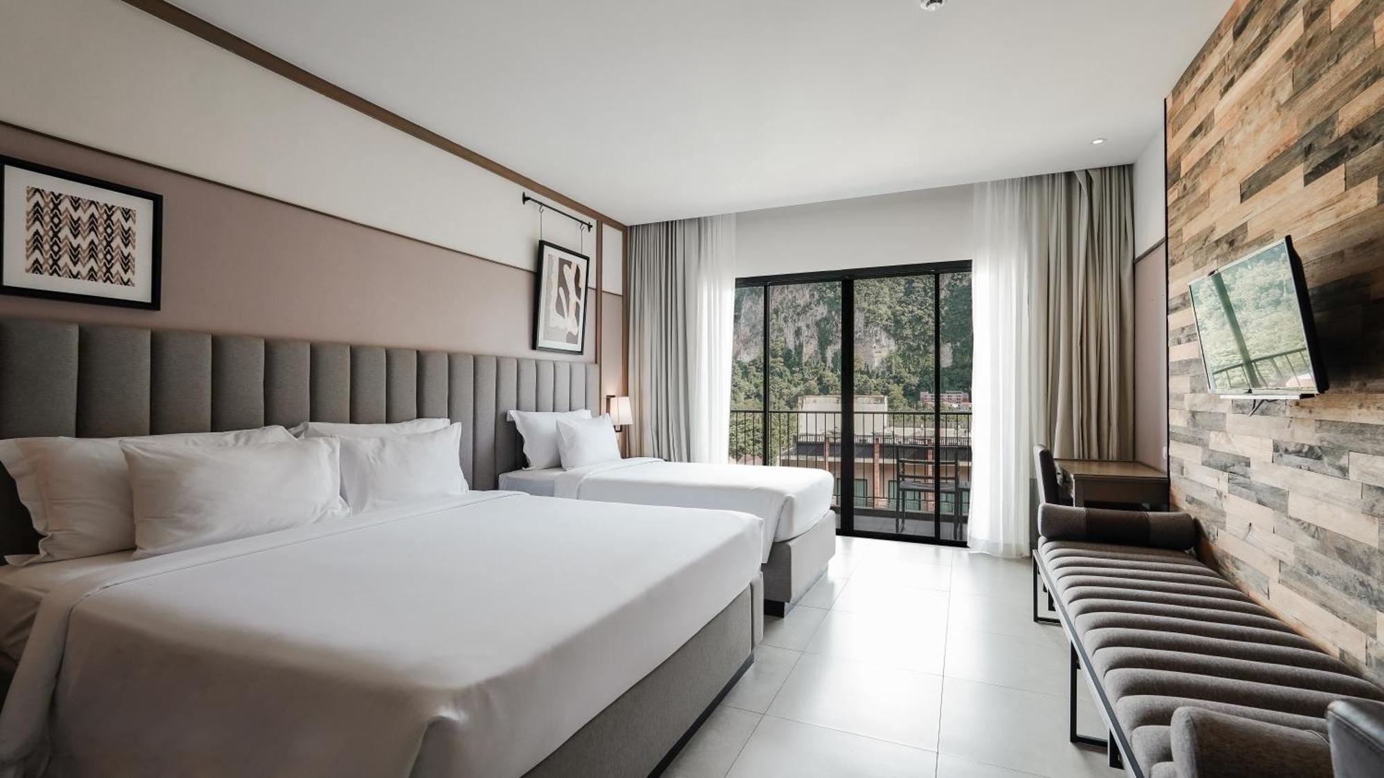 Deluxe Double or Twin Room Cliff View