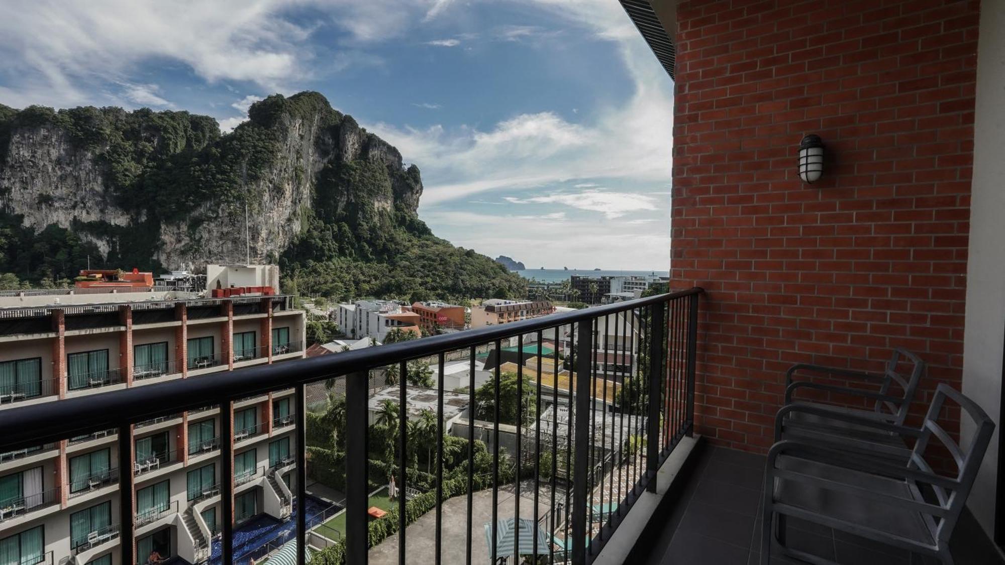 Deluxe Double or Twin Room Cliff View