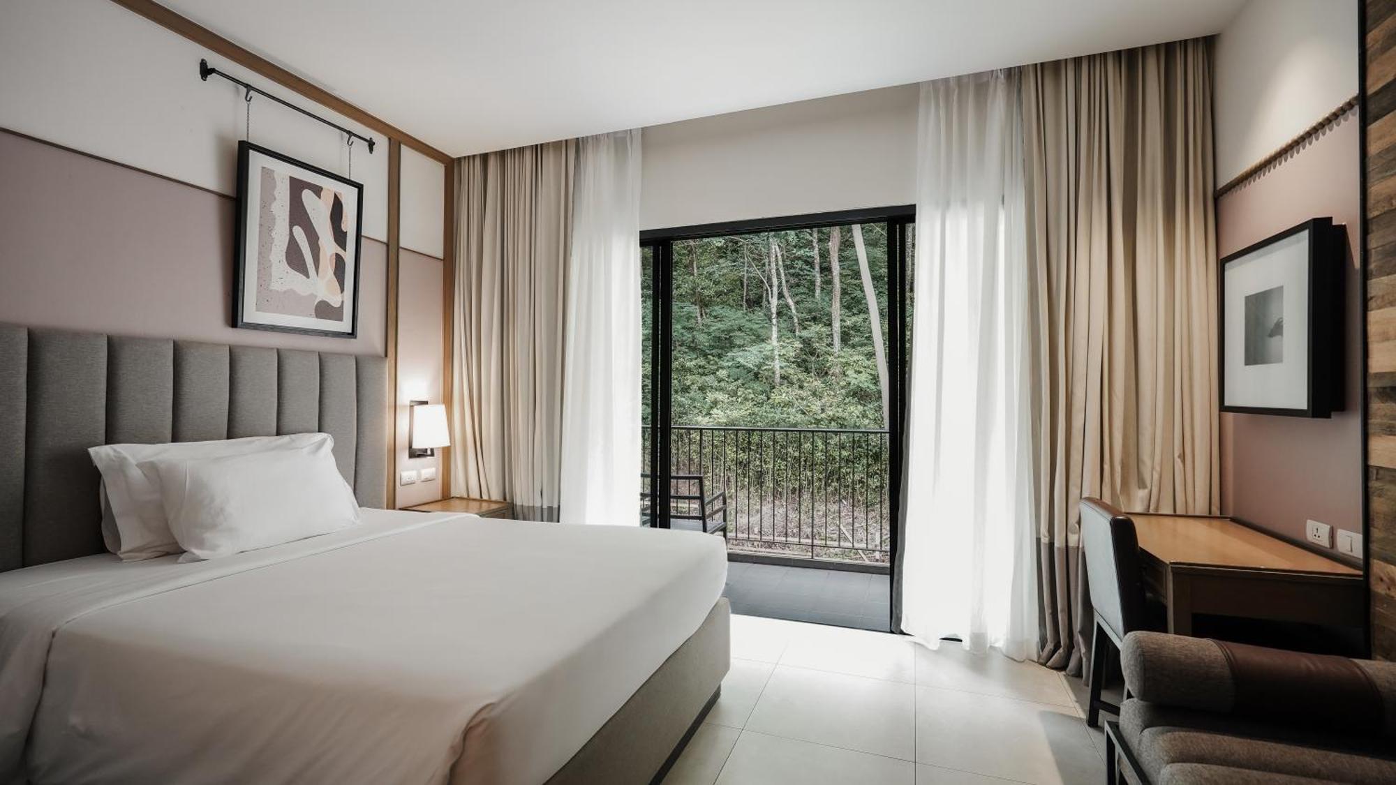 Deluxe Double or Twin Room