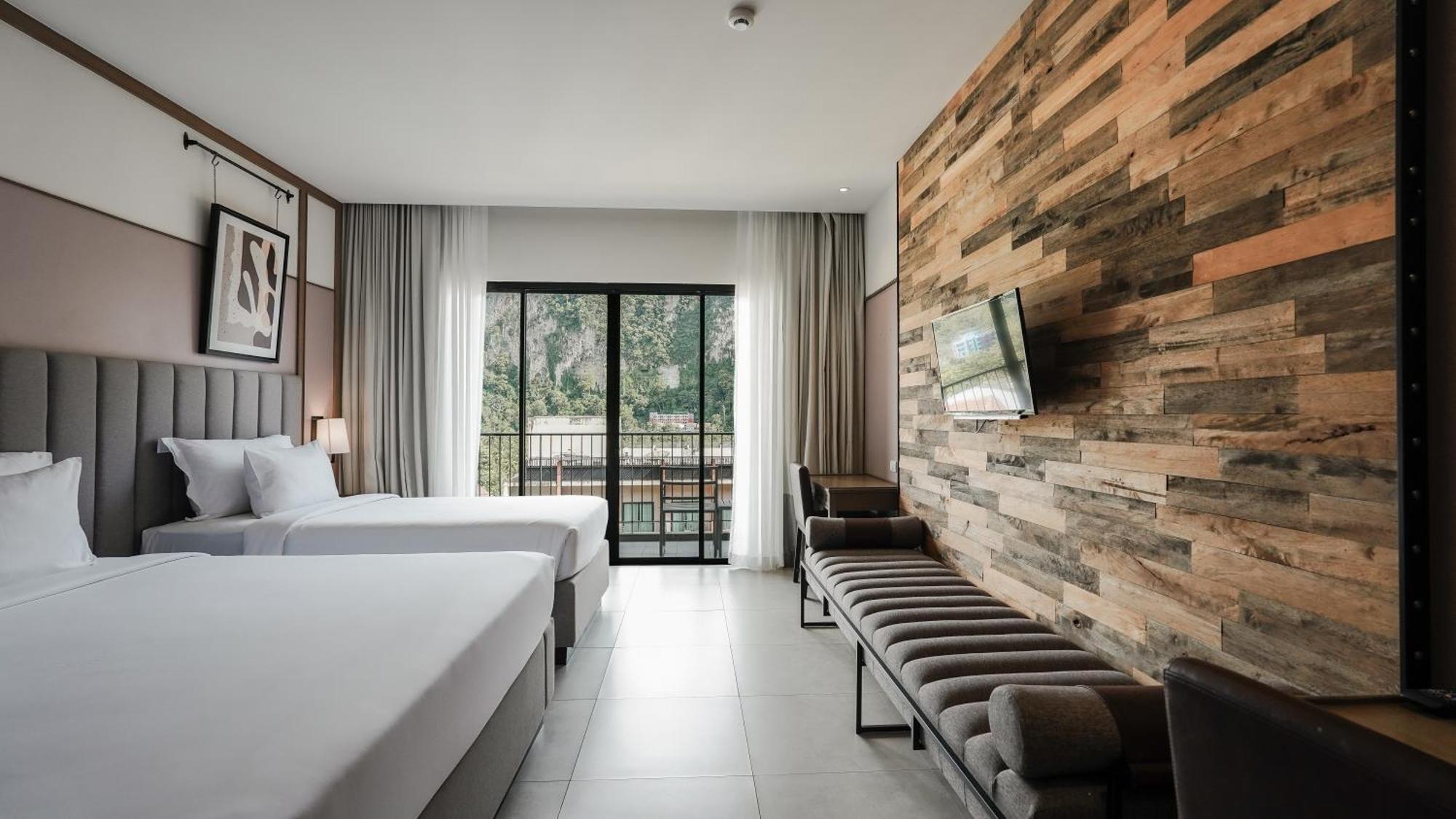 Deluxe Double or Twin Room Cliff View