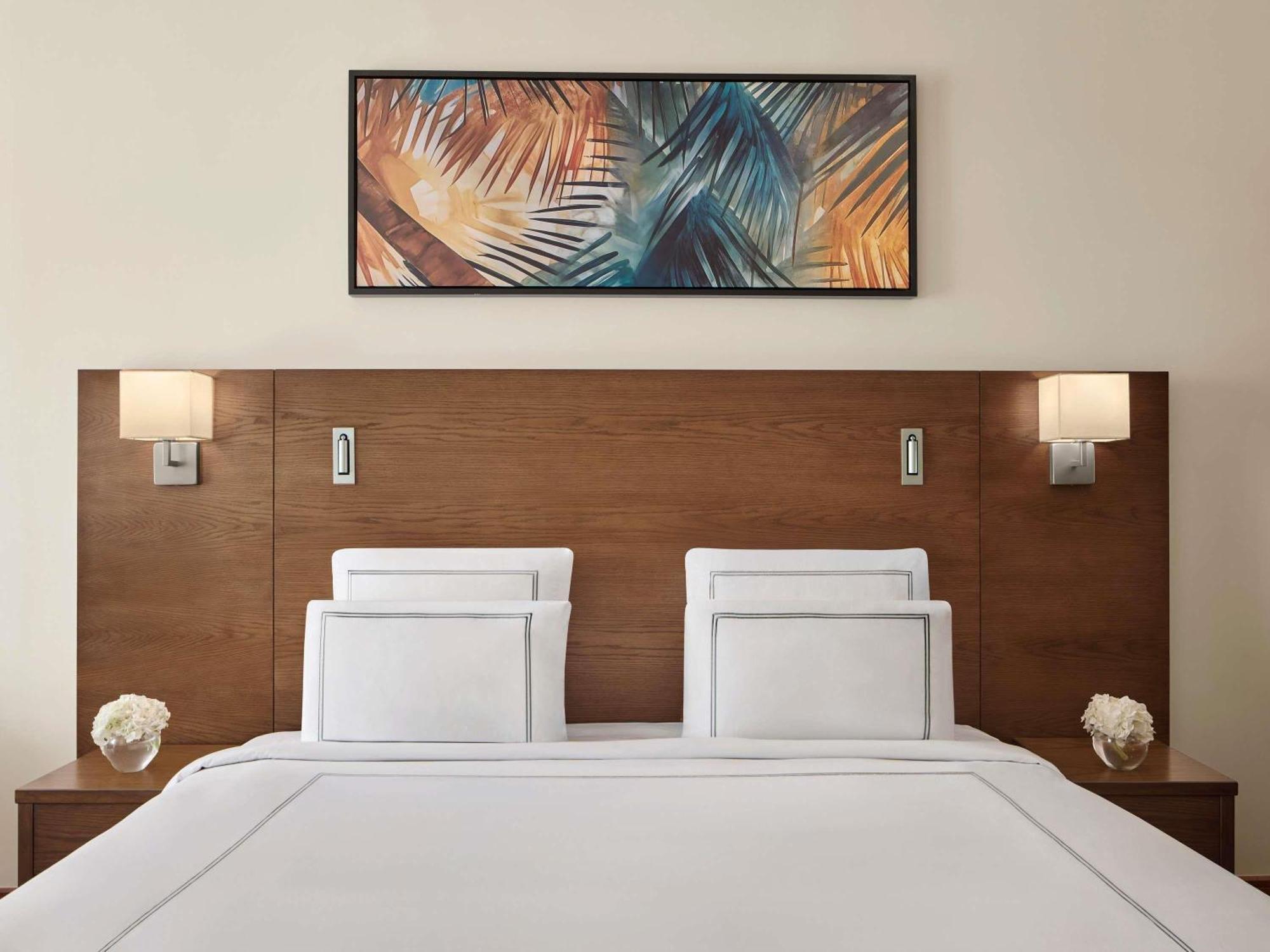 Classic Zimmer mit Kingsize-Bett und Stadtblick