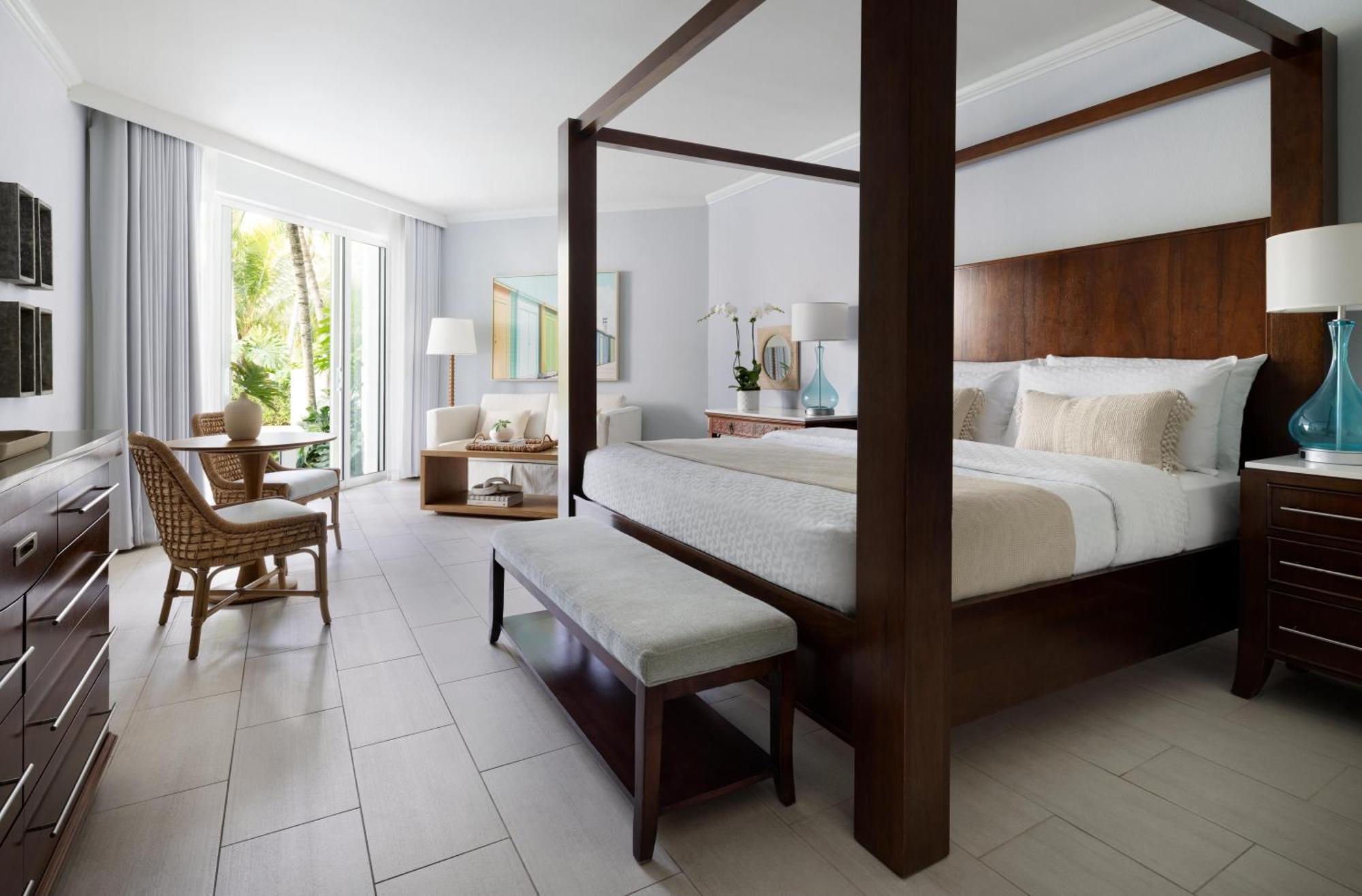 West Bay Swim-up Oversized Club Level Junior Suite