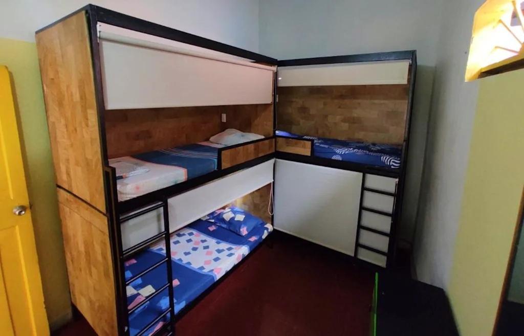 Cama individual en habitación compartida