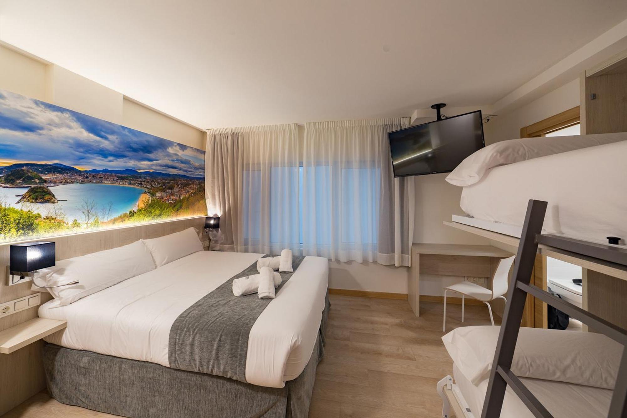 Classic Quadruple Room Interior