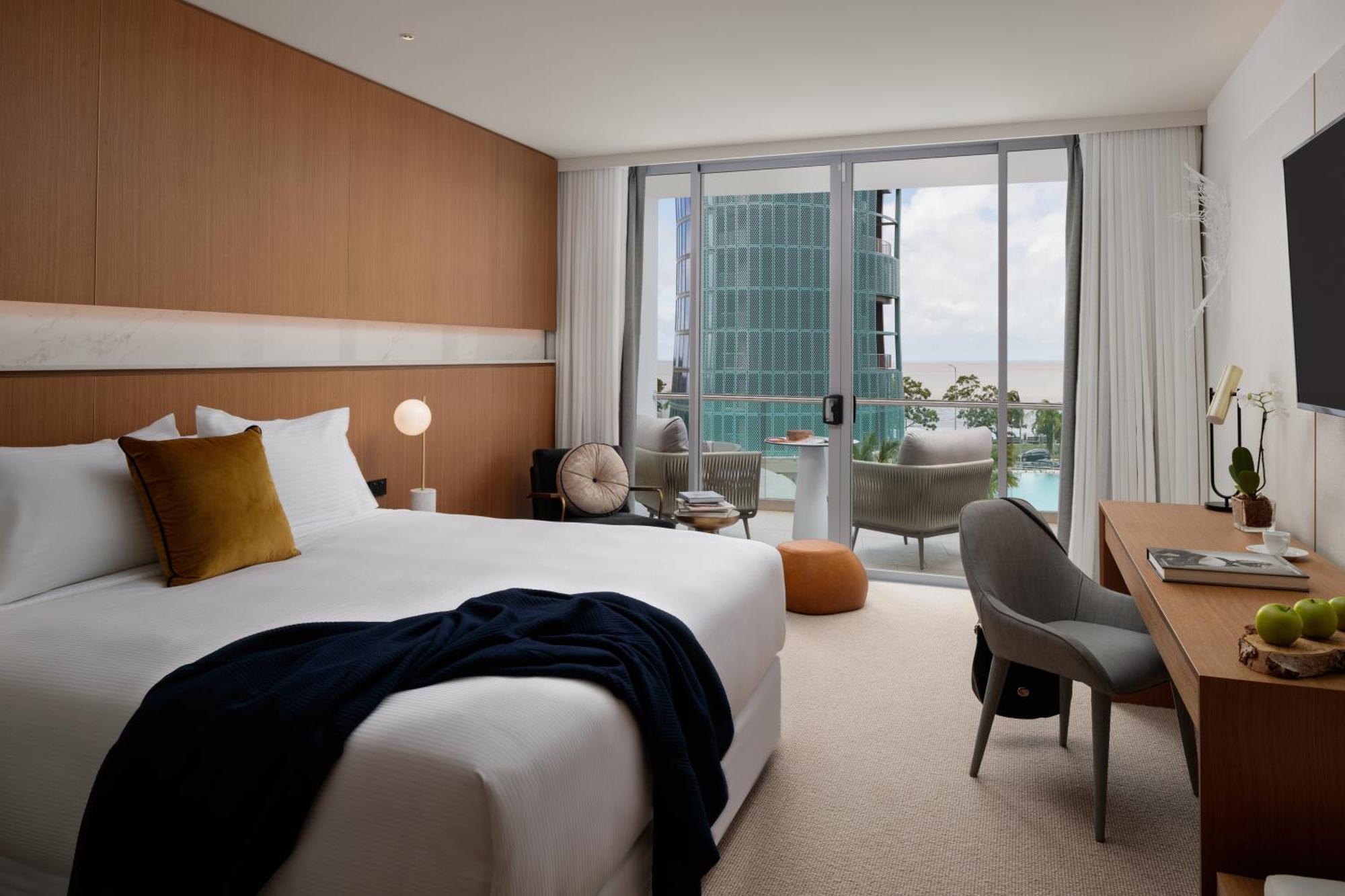 King Room with Pool View - Resort
