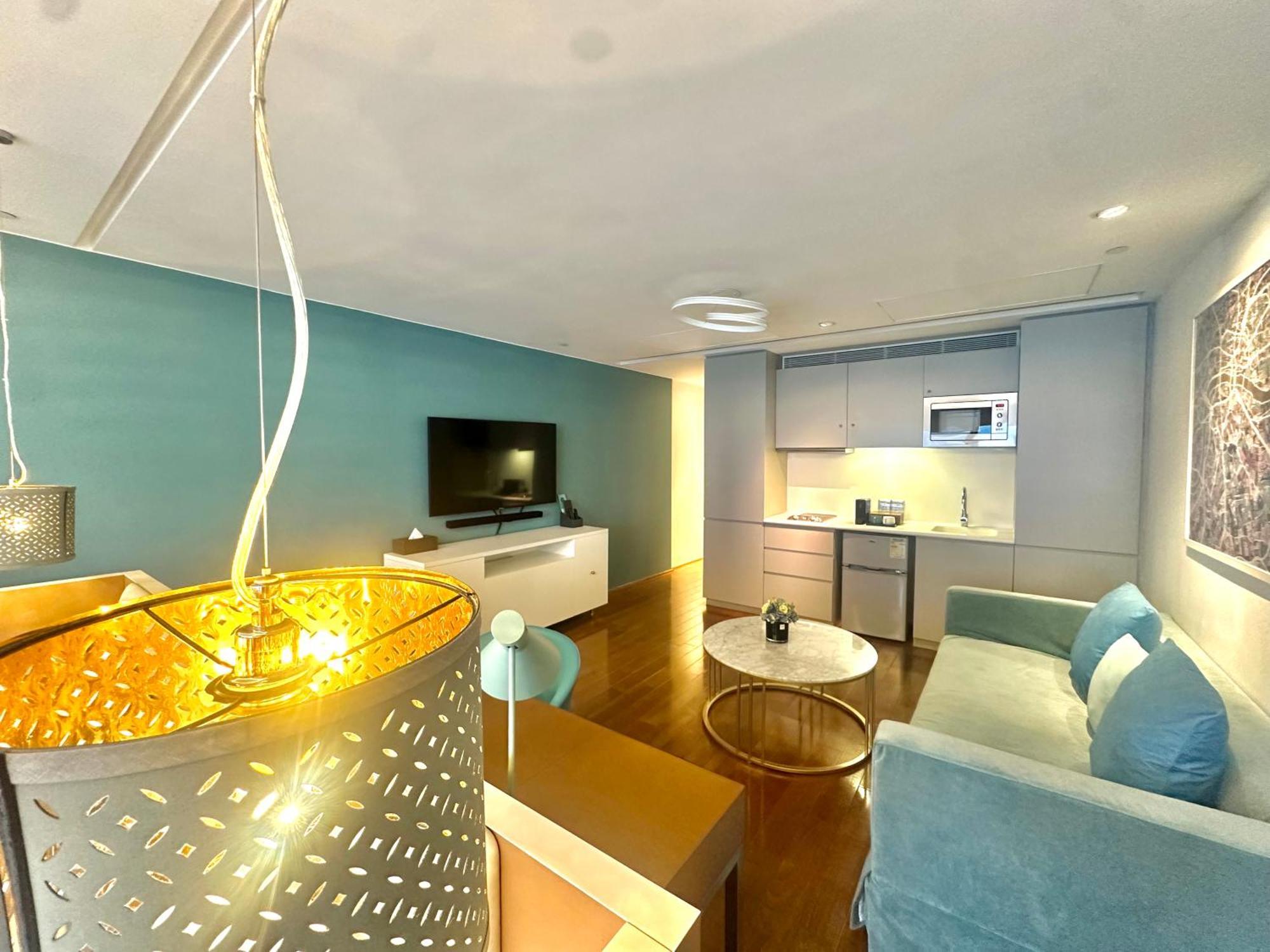 Premier Harbour View Suite