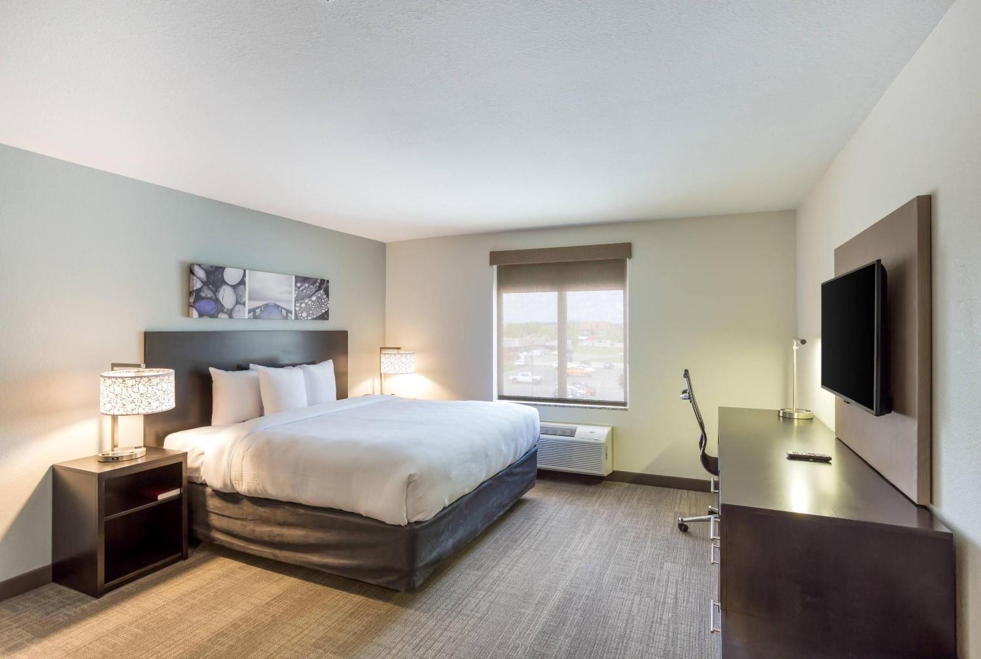King Suite - Accessible/Non-Smoking