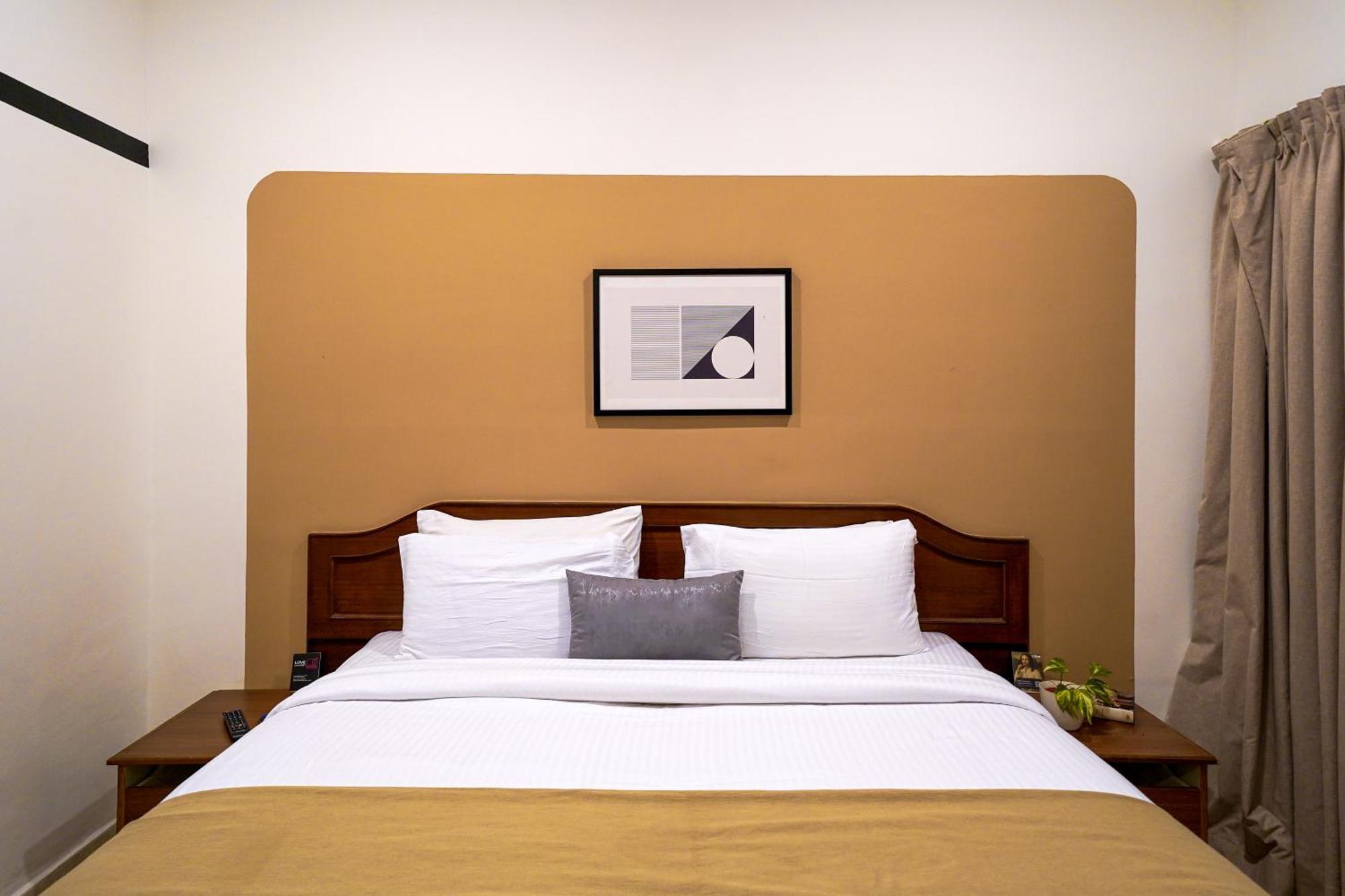 Deluxe Queen Room