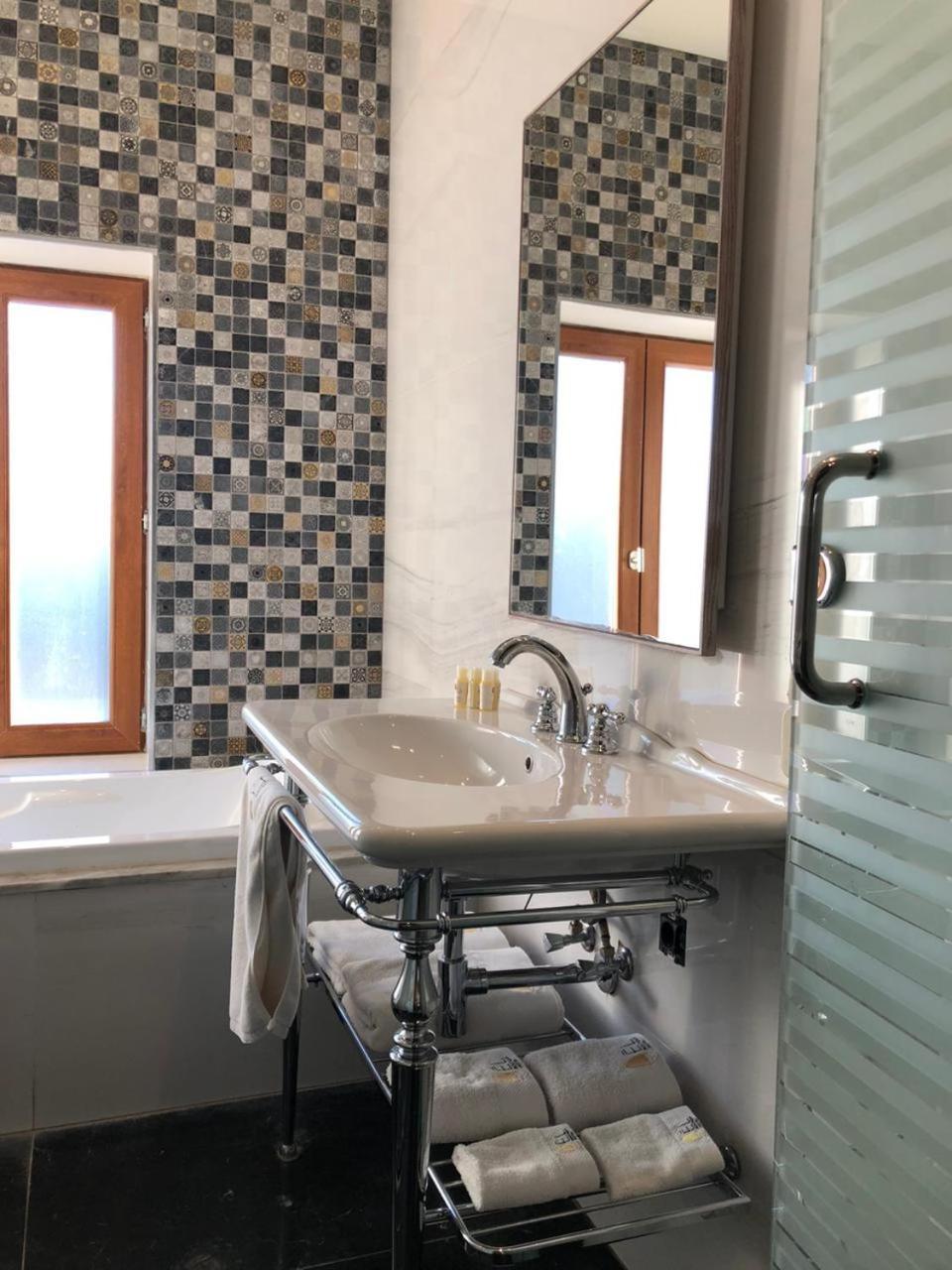 Deluxe Double or Twin Room Sea View