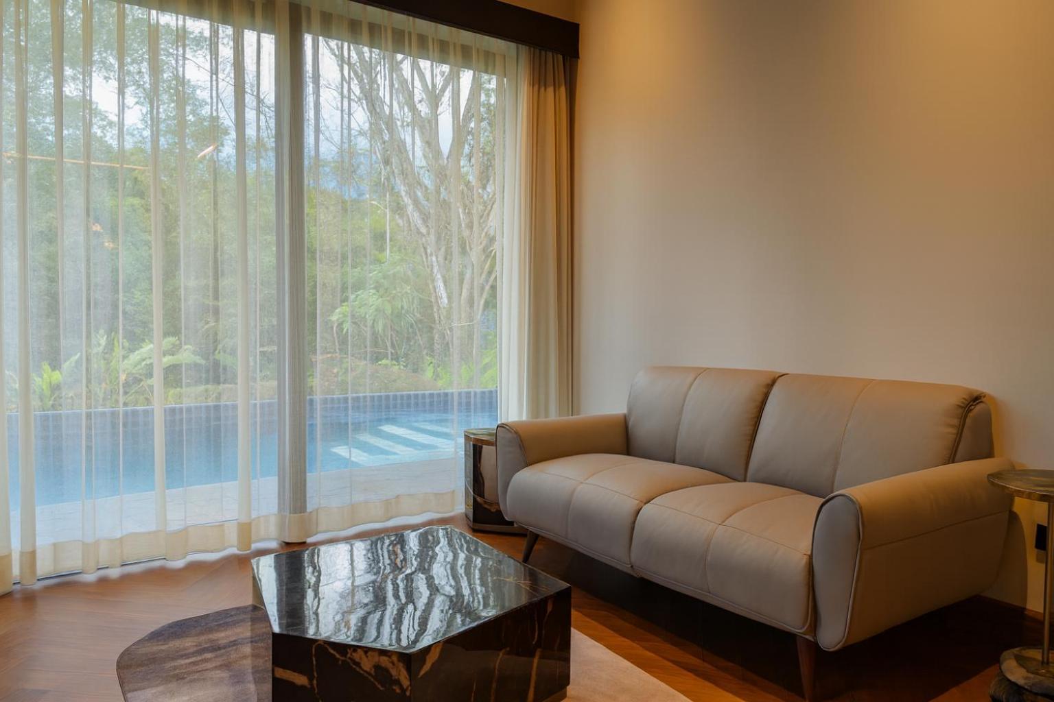 Family Room with Lake View,1743226933:JPEG
