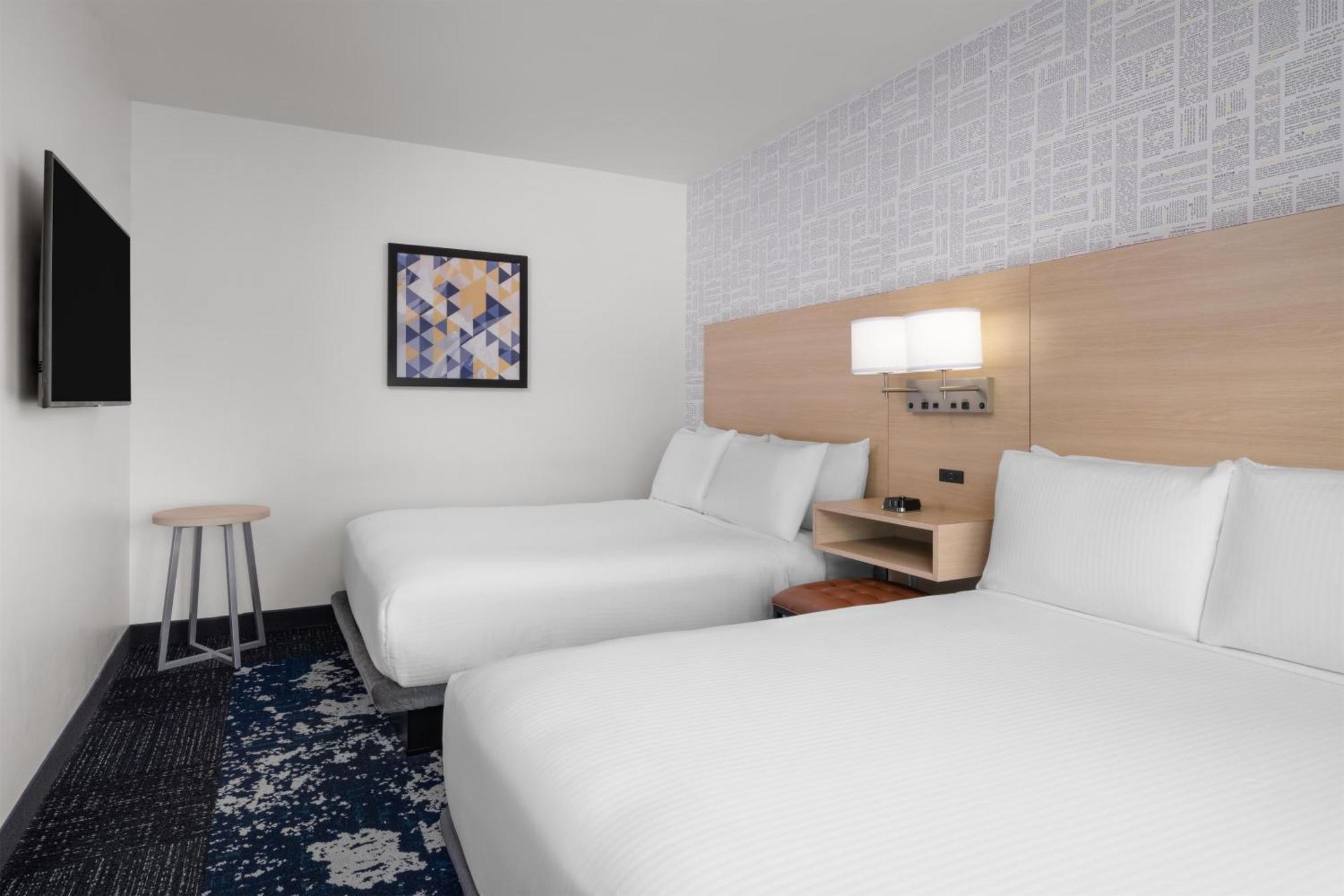 Queen Room with Roll-in Shower - Mobility Accessible