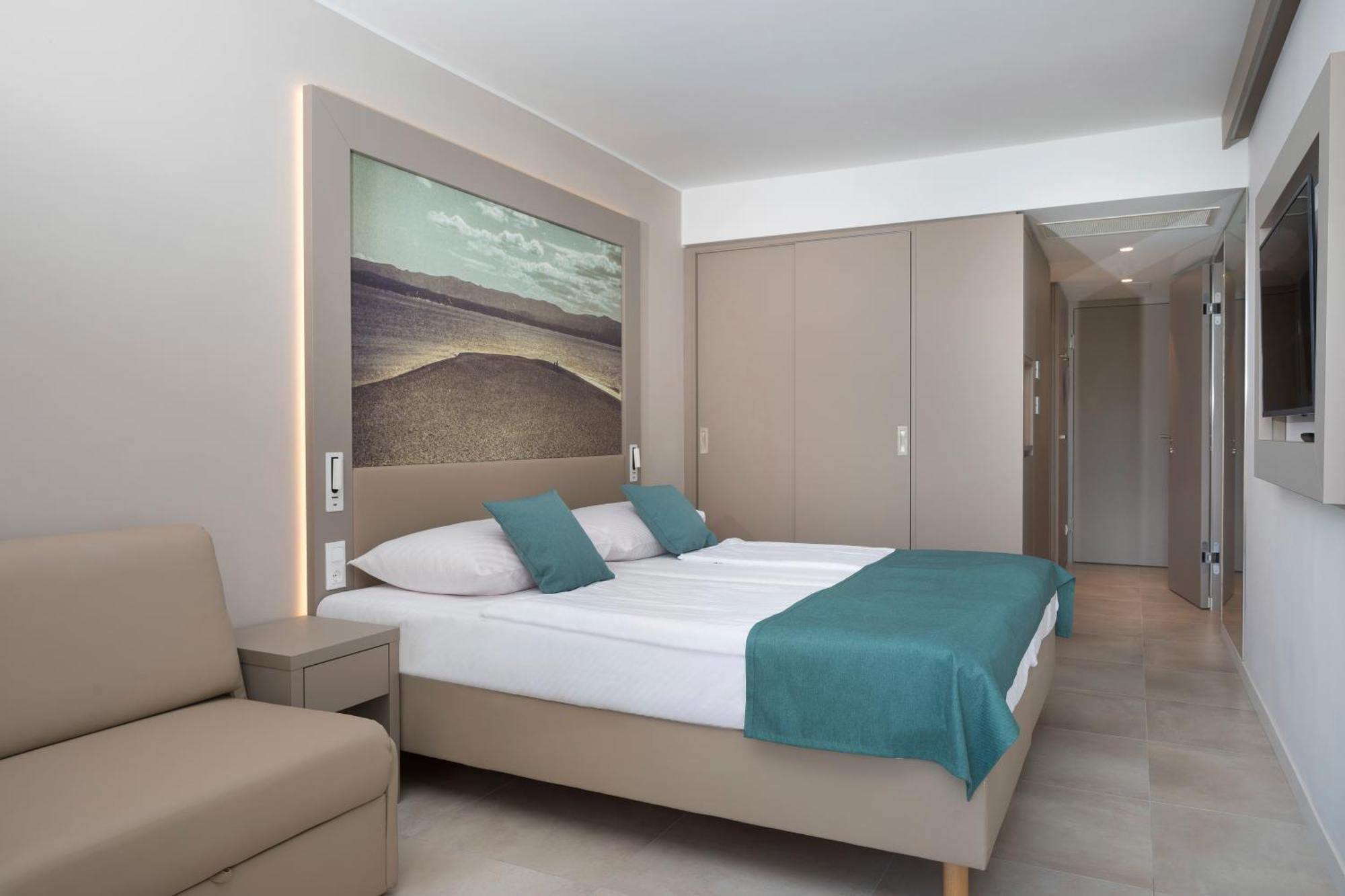 Superior Double or Twin Room,908107708:JPEG